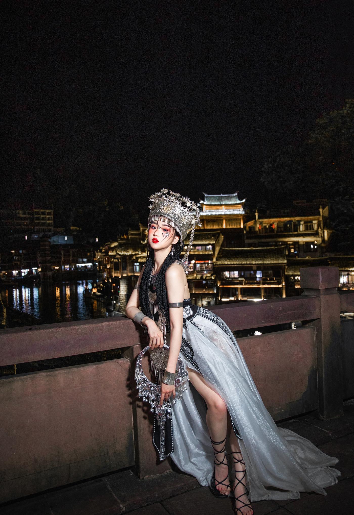 瓦斯塔亚小龙虾 苗疆女子 [18P/333MB]