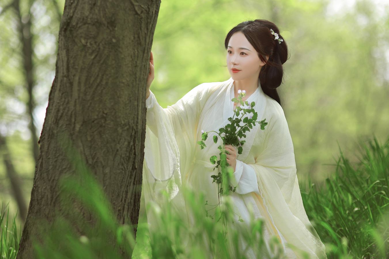 [YITUU艺图语] 2022.05.11 踏青 笑笑 [25P/186MB]