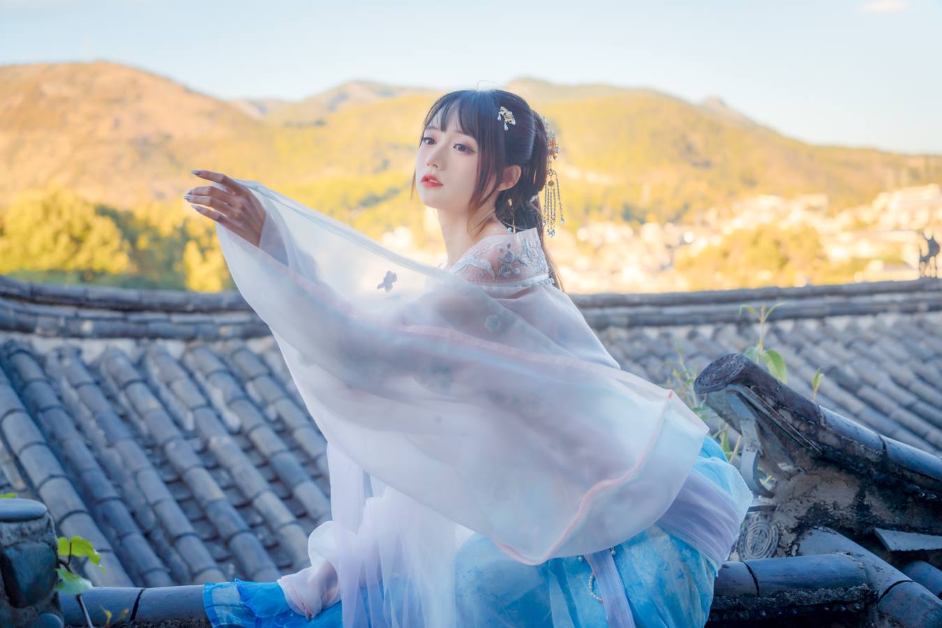 [YITUU艺图语] 2022.05.14 丽江屋顶 兔子Zzz不吃胡萝卜 [23P/169MB]