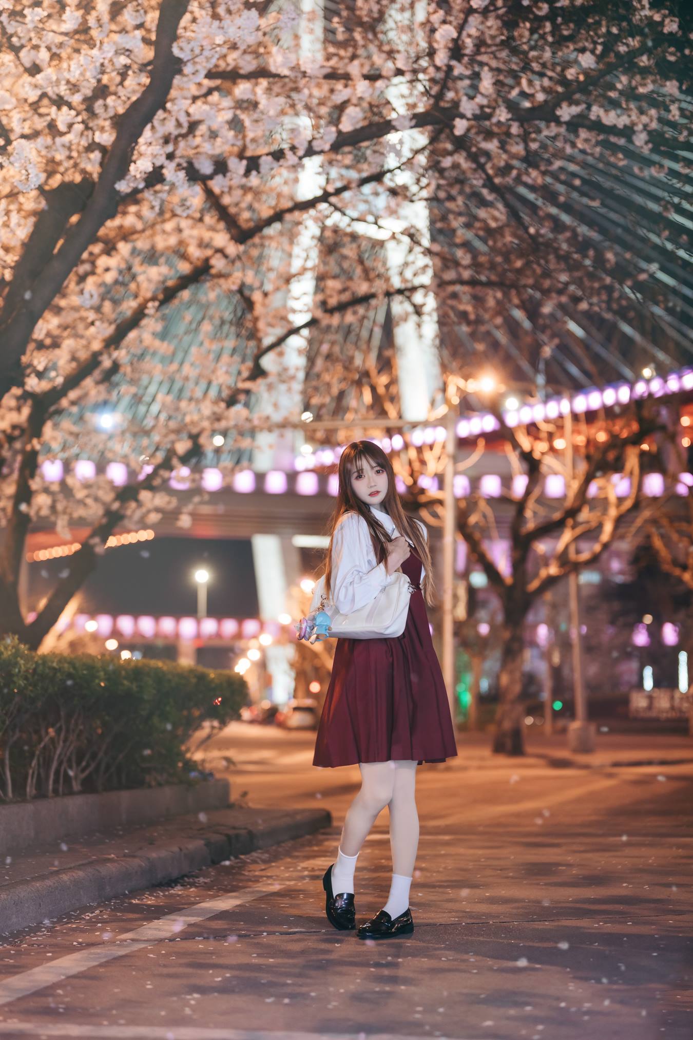 [YITUU艺图语] 2022.04.23 邂逅樱花雨 兔子Zzz不吃胡萝卜 [22P/246MB]