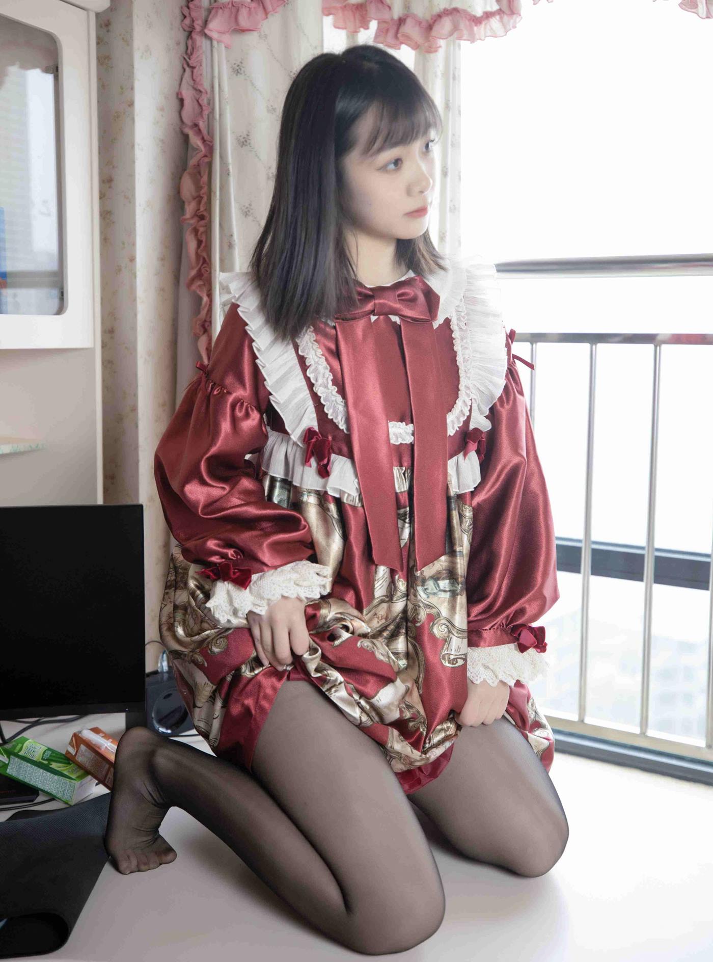 幻琪琪 - 红色Lolita 黑丝[47P/1V/430MB]