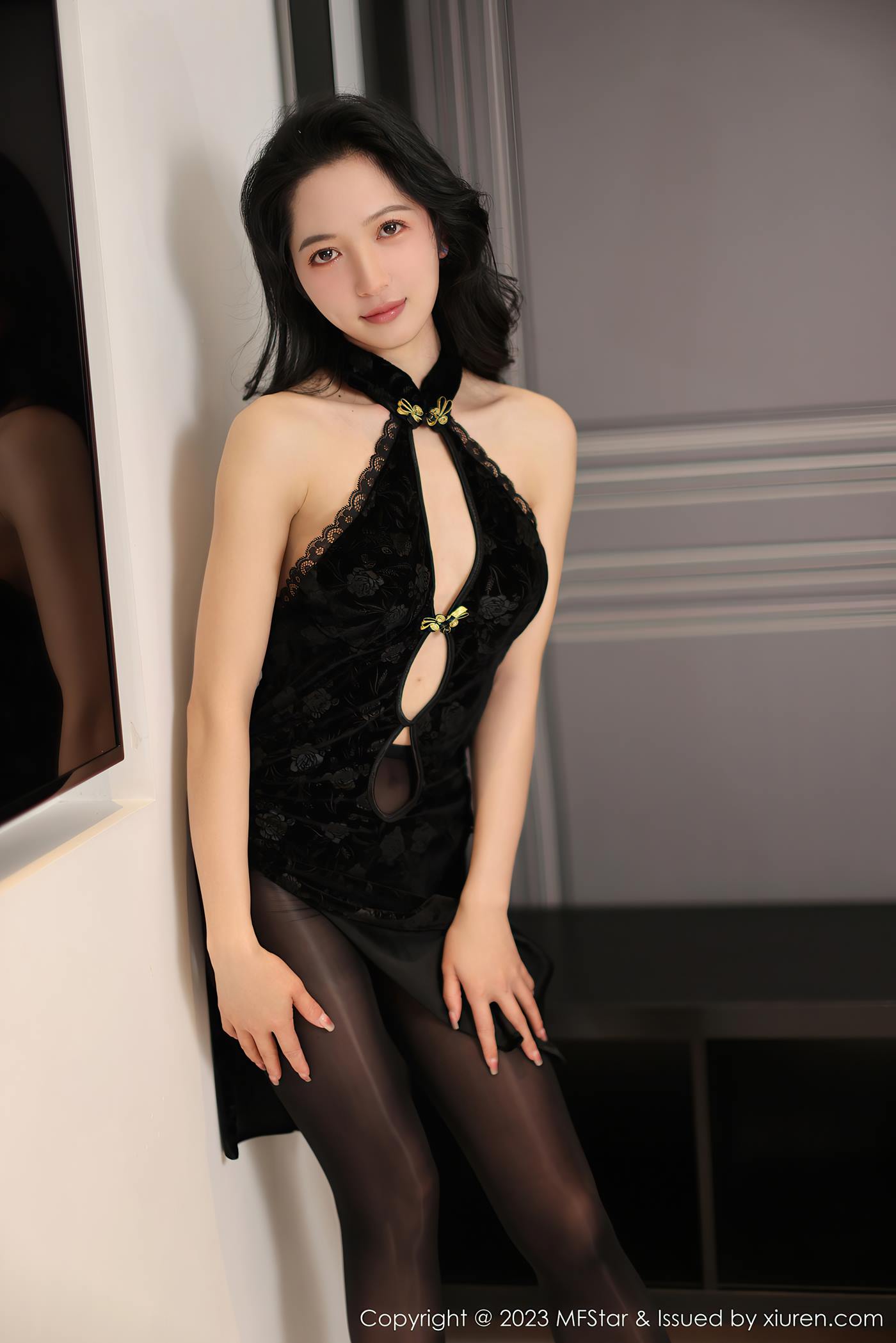 [MFStar模范学院] 2023.03.27 VOL.599 茜茜Kimi 黑丝美臀[62P/549MB]