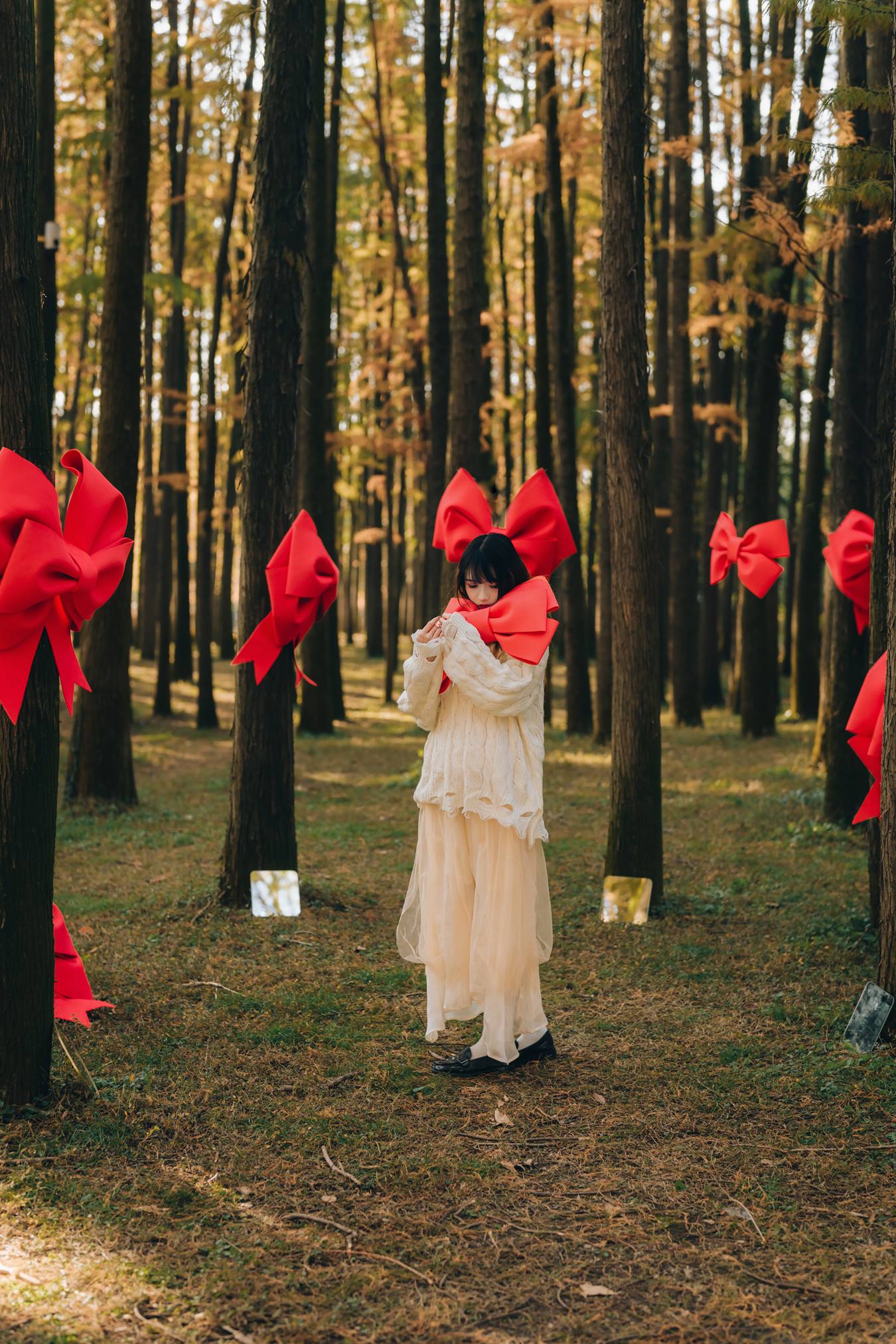 [YITUU艺图语] 2022.04.25 红色蝴蝶结 兔子Zzz不吃胡萝卜 [23P/172MB]