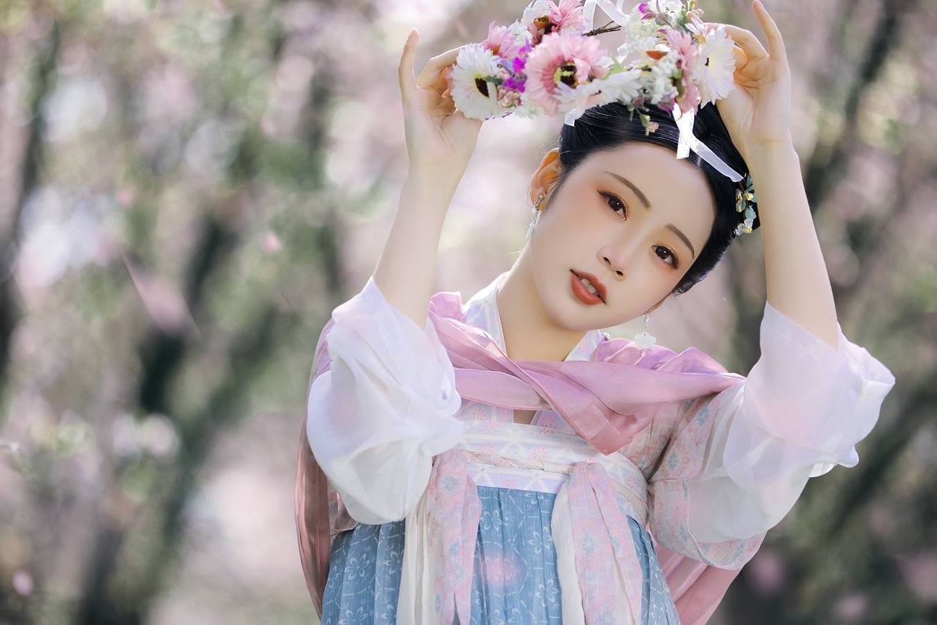 [YITUU艺图语] 2022.04.23 秋千架下 槐枝- [22P/455MB]