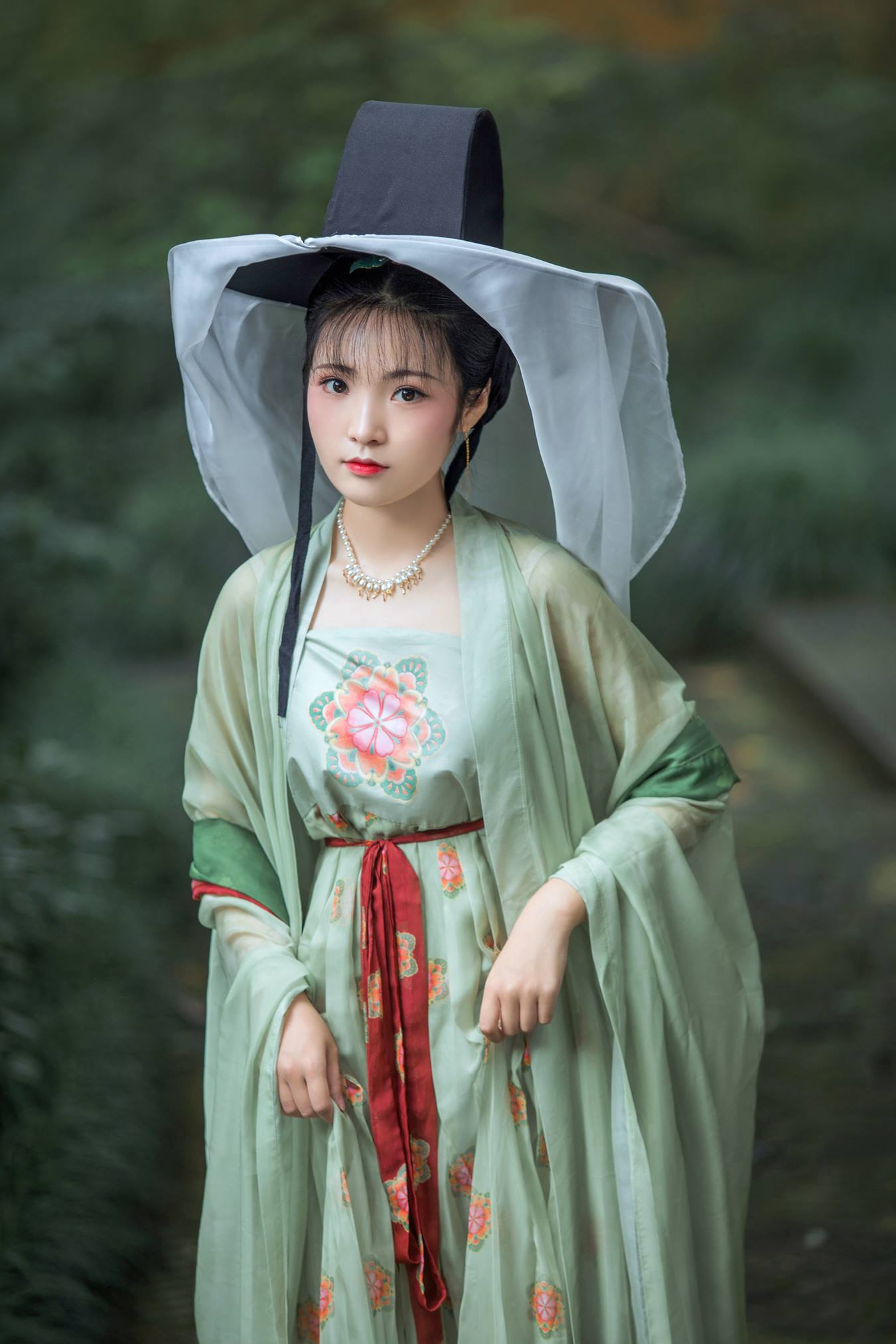 [YITUU艺图语] 2022.05.08 佳人 一个白鹿 [23P/372MB]