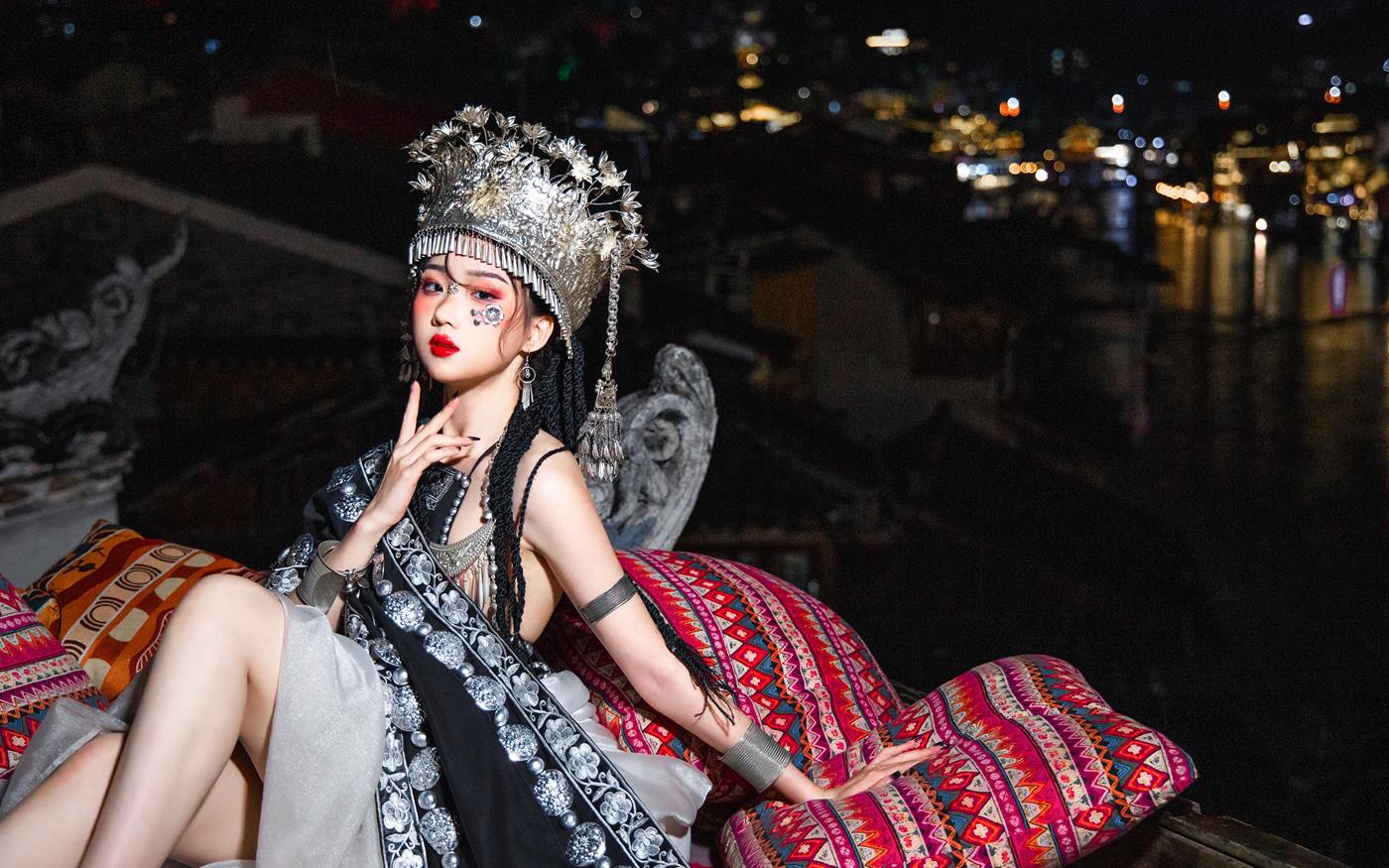 瓦斯塔亚小龙虾 苗疆女子 [18P/333MB]