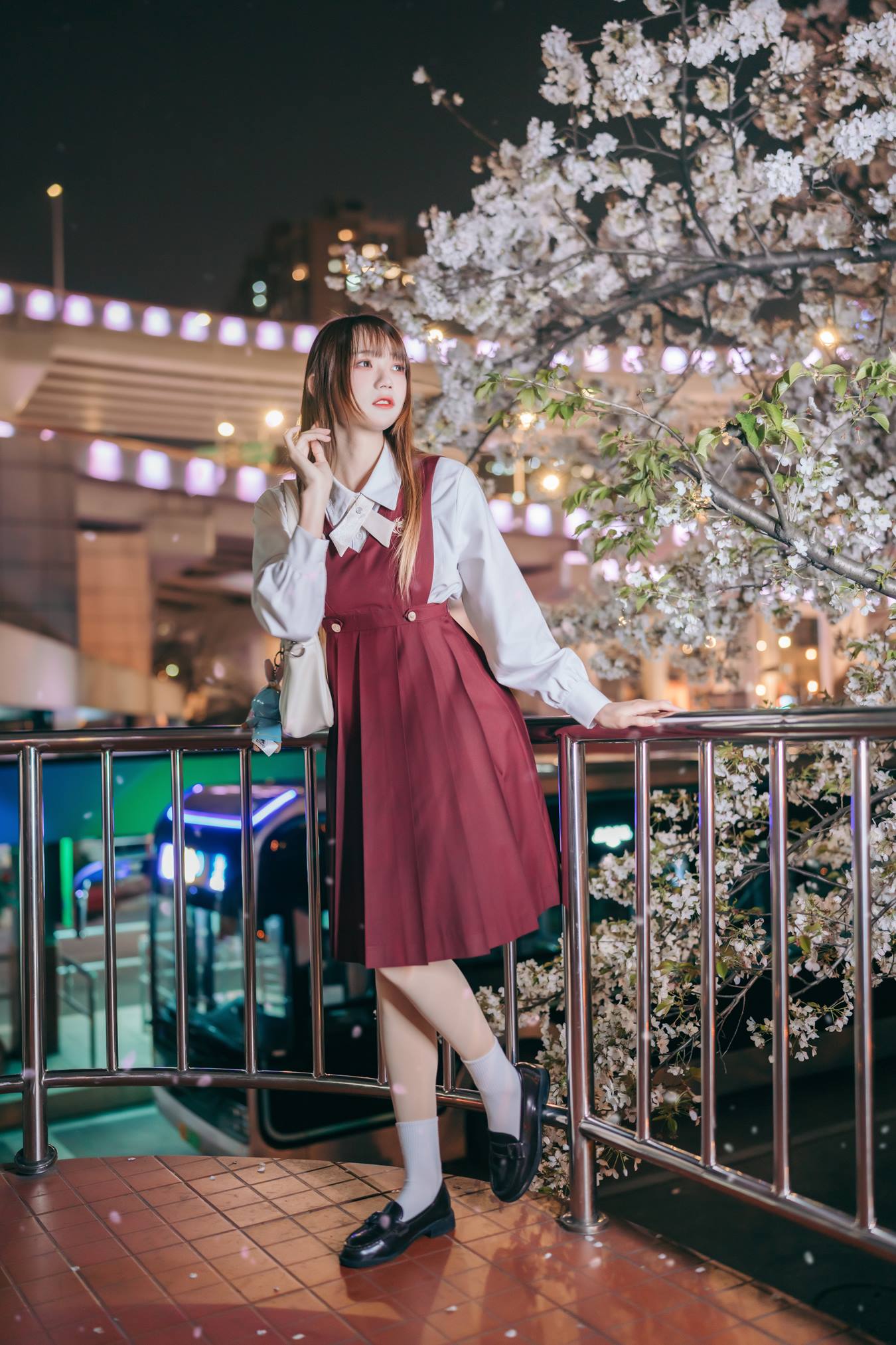 [YITUU艺图语] 2022.04.23 邂逅樱花雨 兔子Zzz不吃胡萝卜 [22P/246MB]