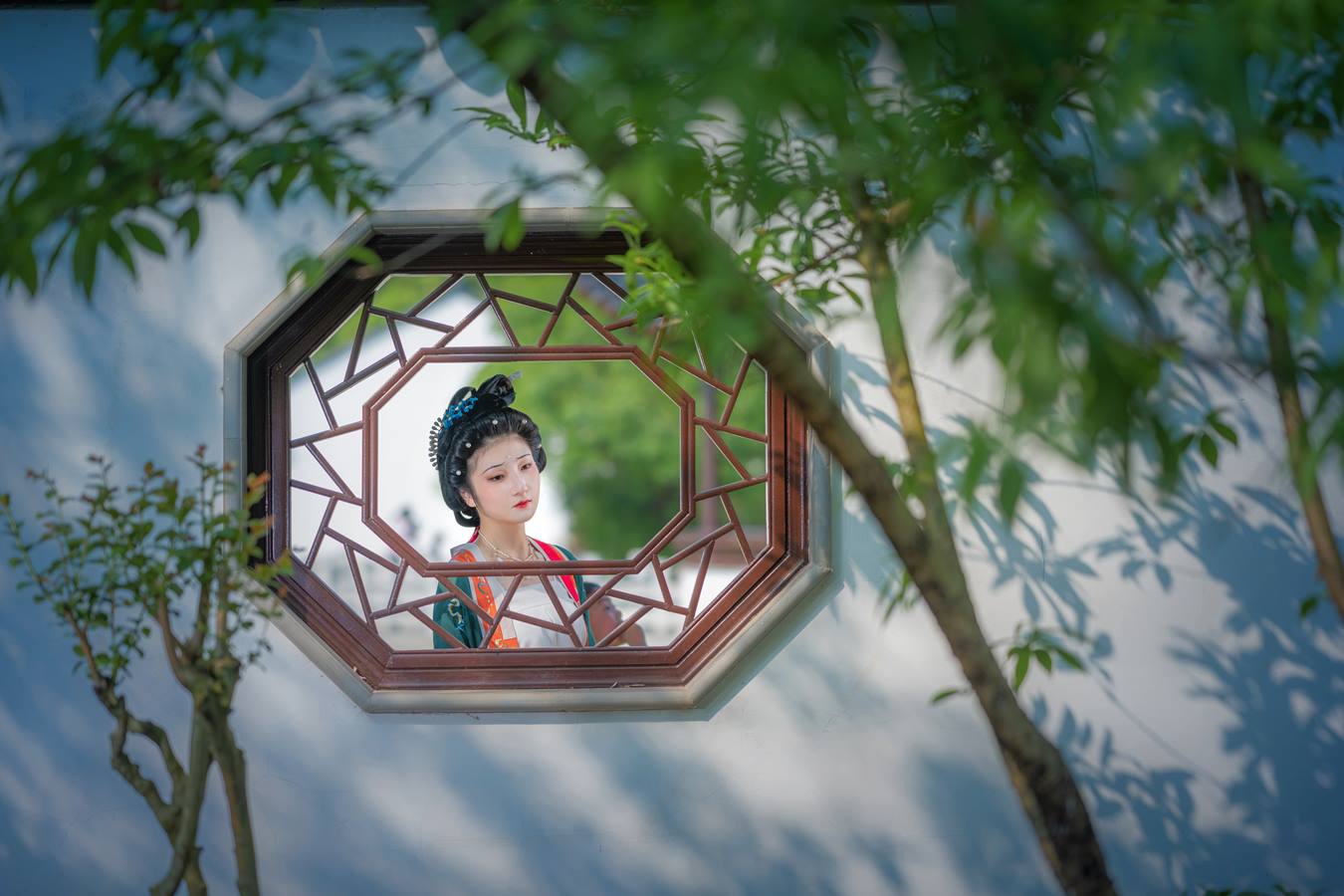 [YITUU艺图语] 2022.05.14 春日游园 朱婉婷 [23P/382MB]