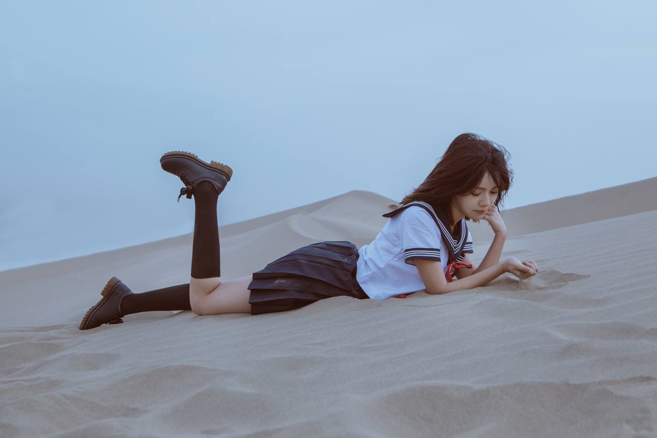 [YITUU艺图语] 2022.05.14 沙漠JK 佳佳 [24P/200MB]