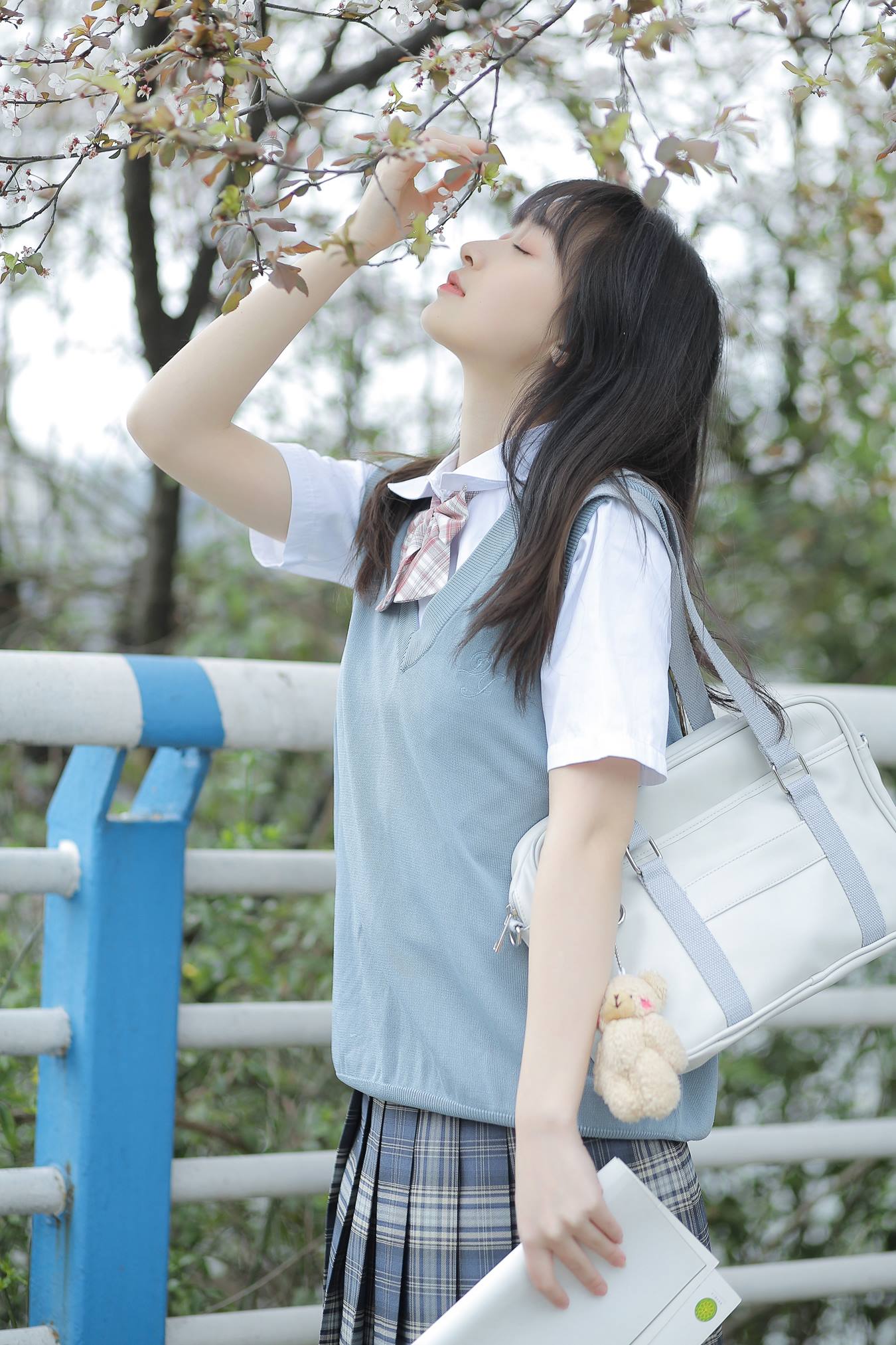 [YITUU艺图语] 2022.05.09 感受春的气息 想七77 [26P/74MB]