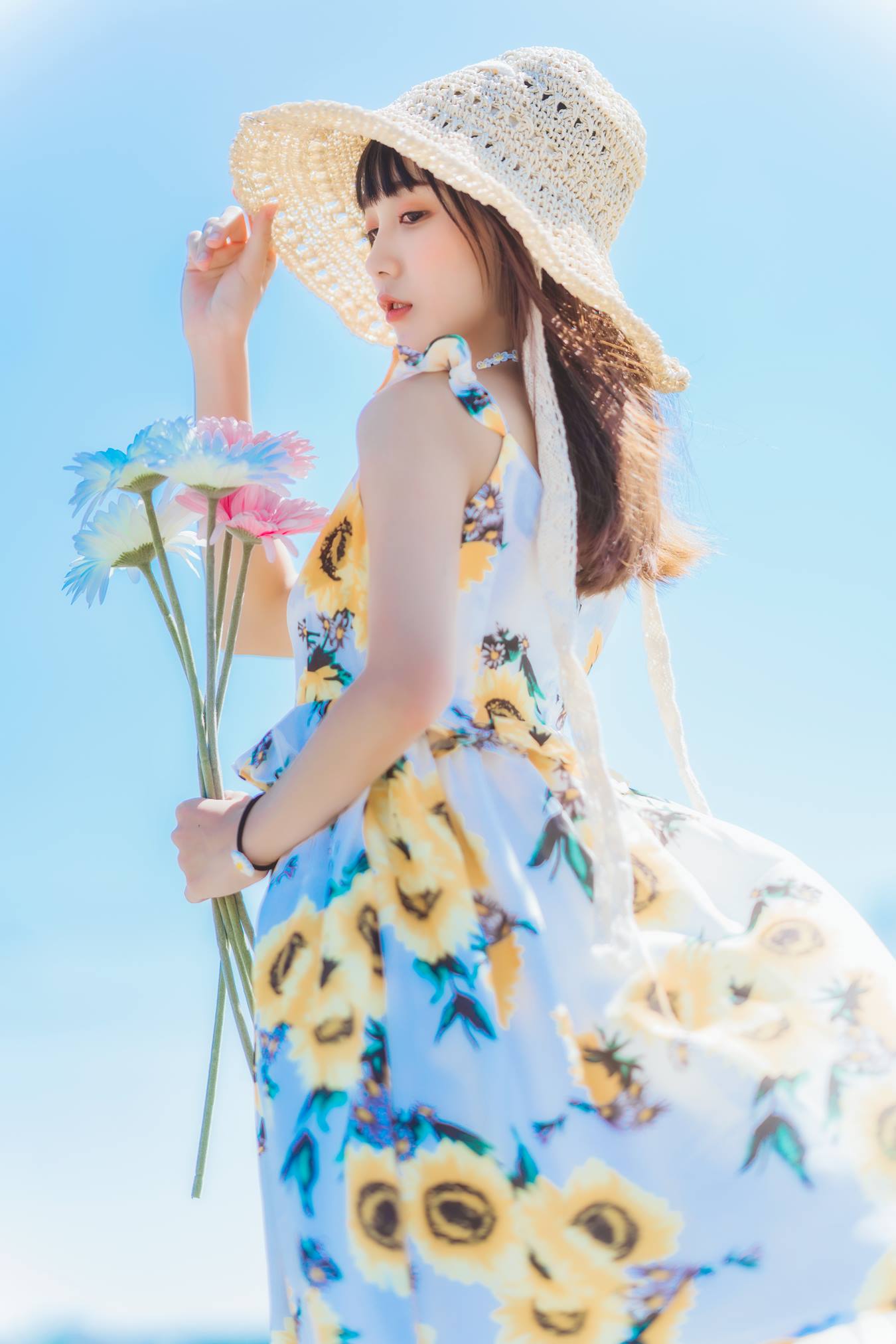 [YITUU艺图语] 2022.04.23 向日葵味的夏天 思涼poi [34P/430MB]