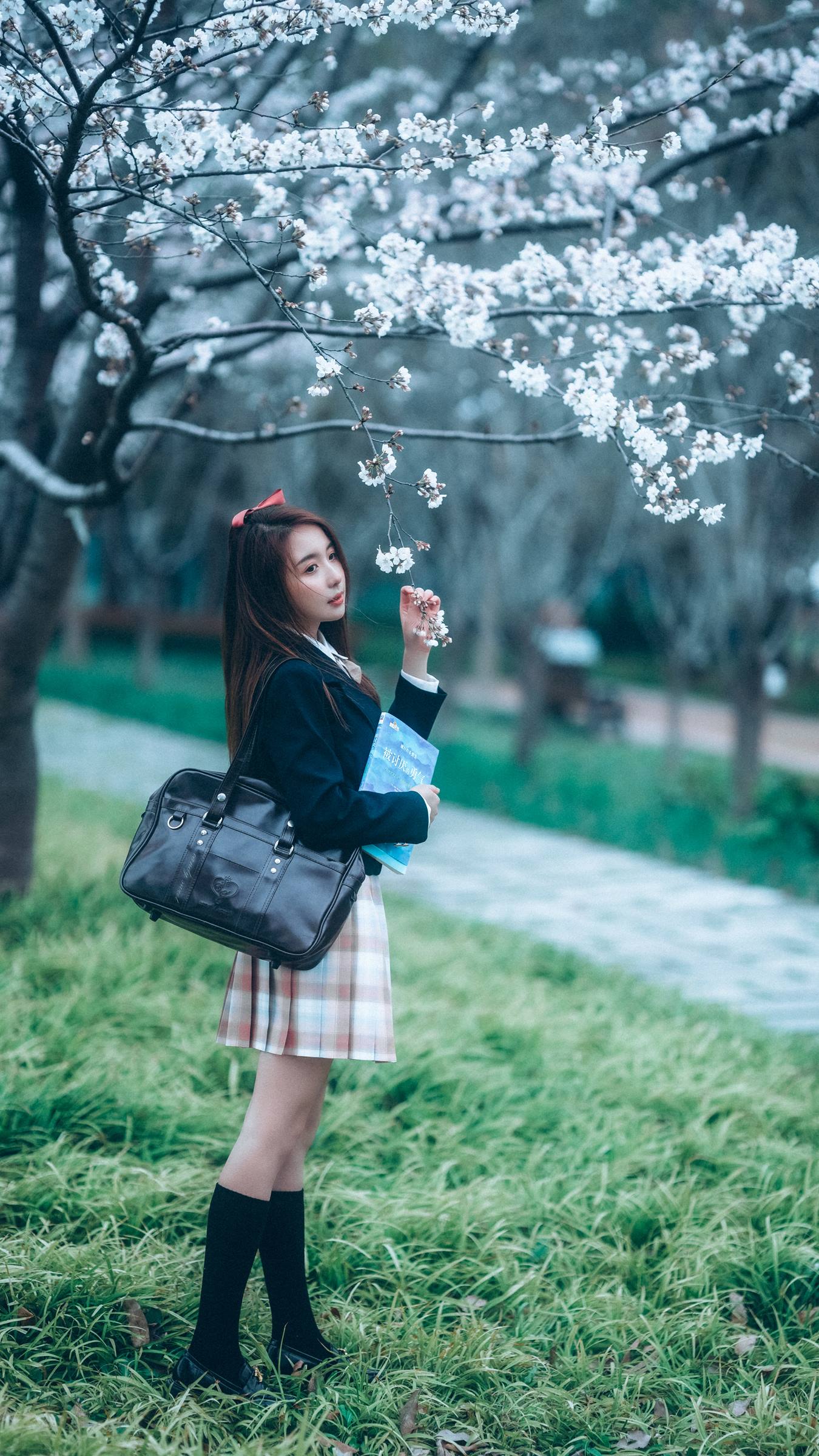 [YITUU艺图语] 2022.04.23 少女与樱 富贵 [43P/503MB]