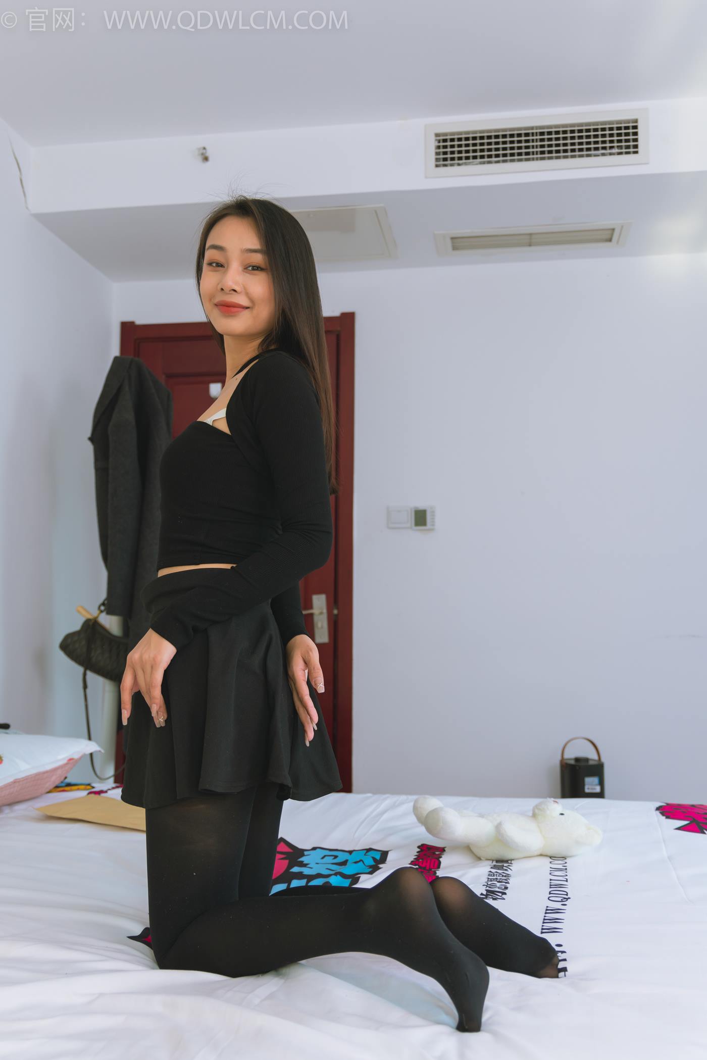 物恋传媒 NO.1521 岚岚-黑色风情[150P/1V/4.50GB]