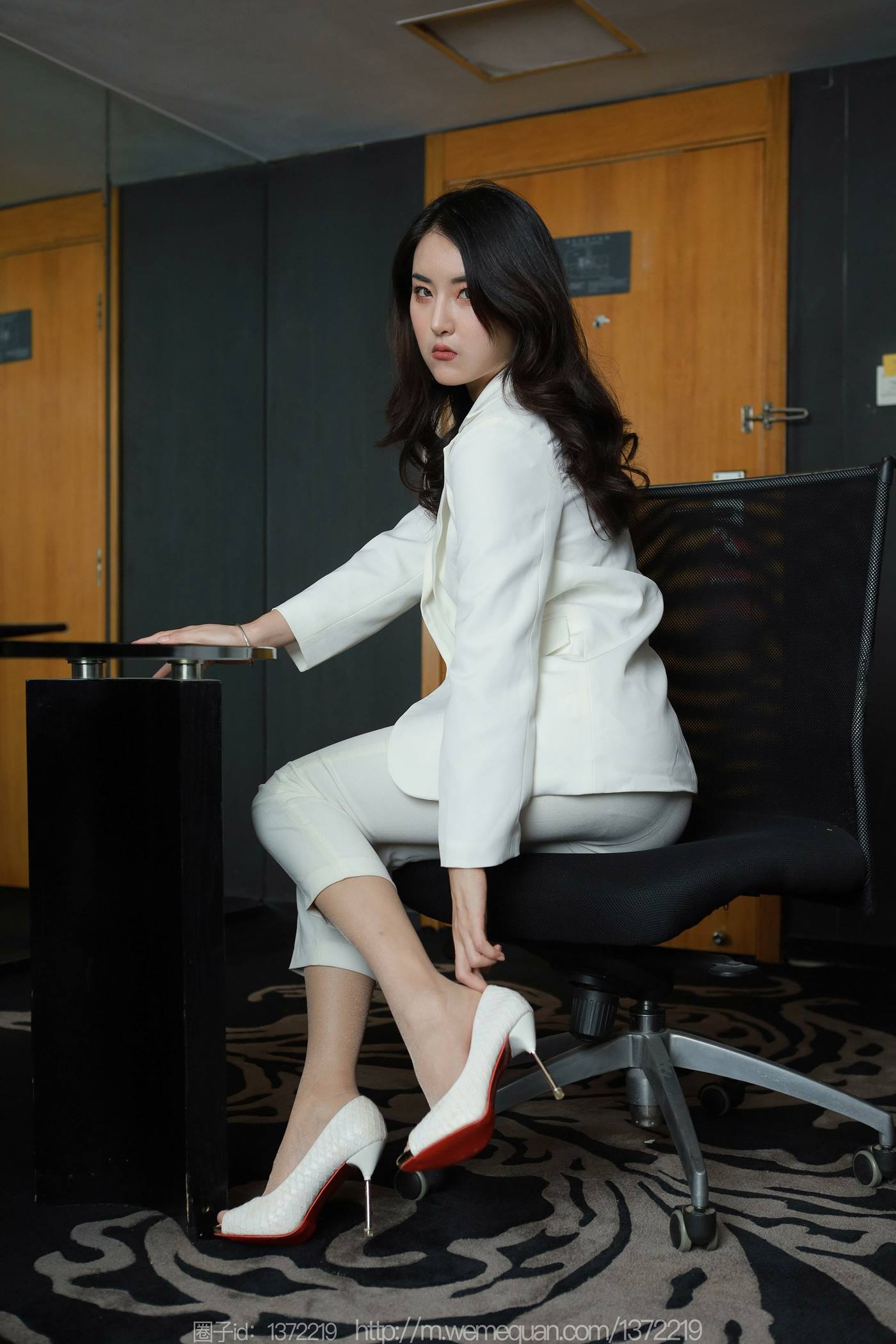 [IESS异思趣向] 耽丝 2023.03.13 小宝 [86P/85M]