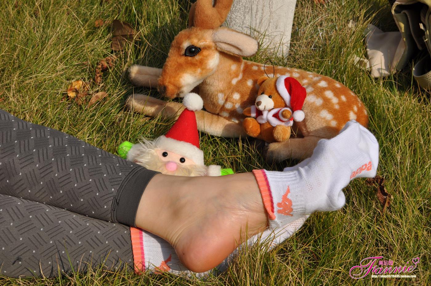 Fannie芬妮美足园 010 2011圣诞快乐（裸足）[79P/140MB]