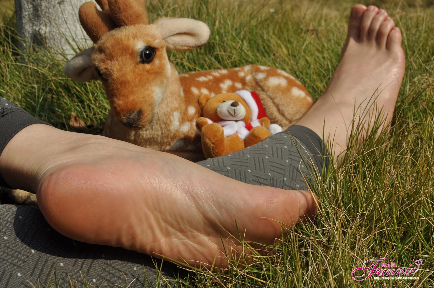 Fannie芬妮美足园 010 2011圣诞快乐（裸足）[79P/140MB]