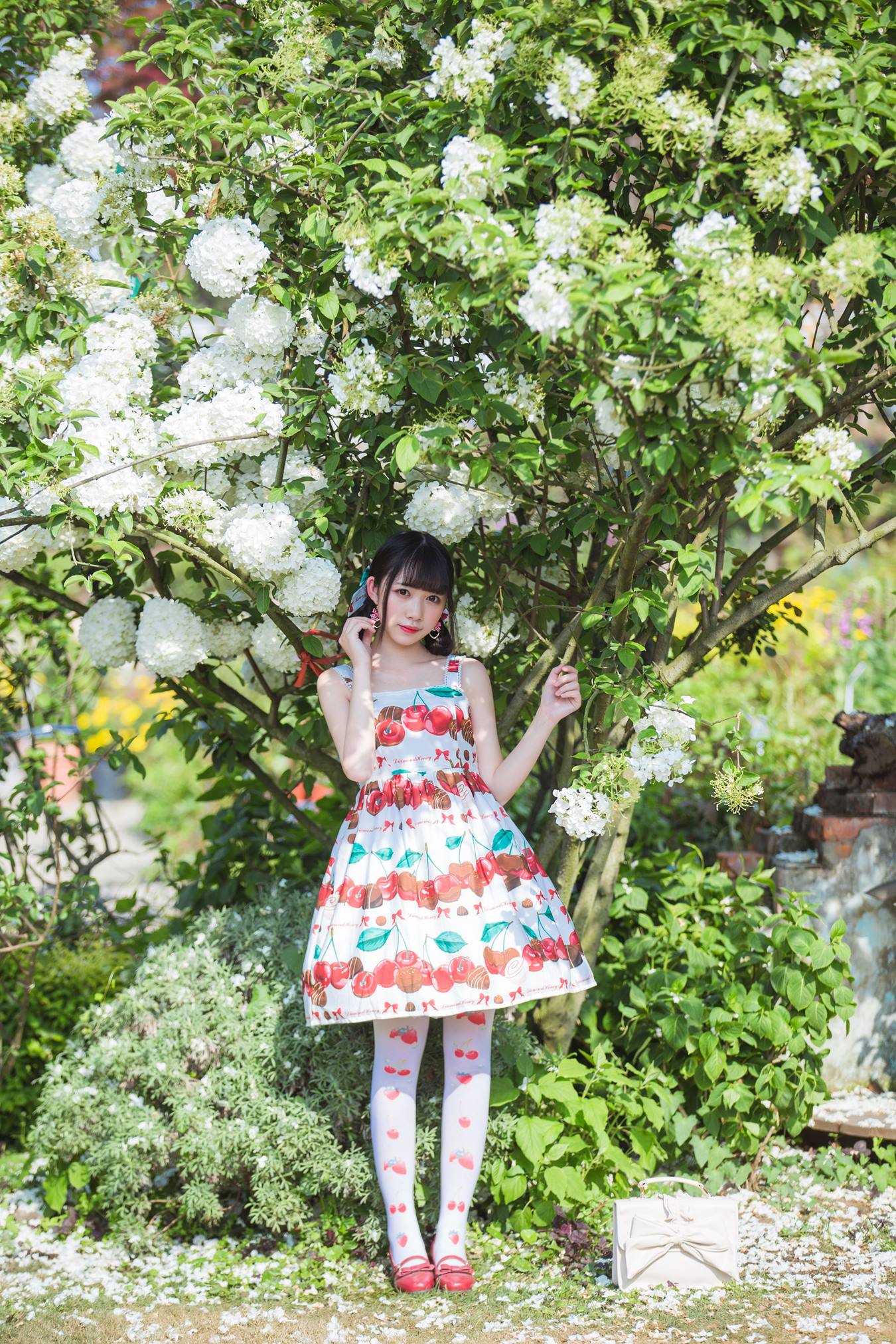 [YITUU艺图语] 2022.05.20 绣球花 小风 [43P/93MB]