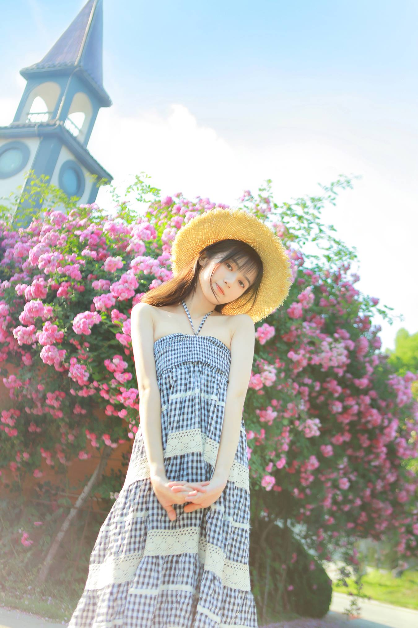 [YITUU艺图语] 2022.05.18 蔷薇迟开 月半了吧 [28P/268MB]