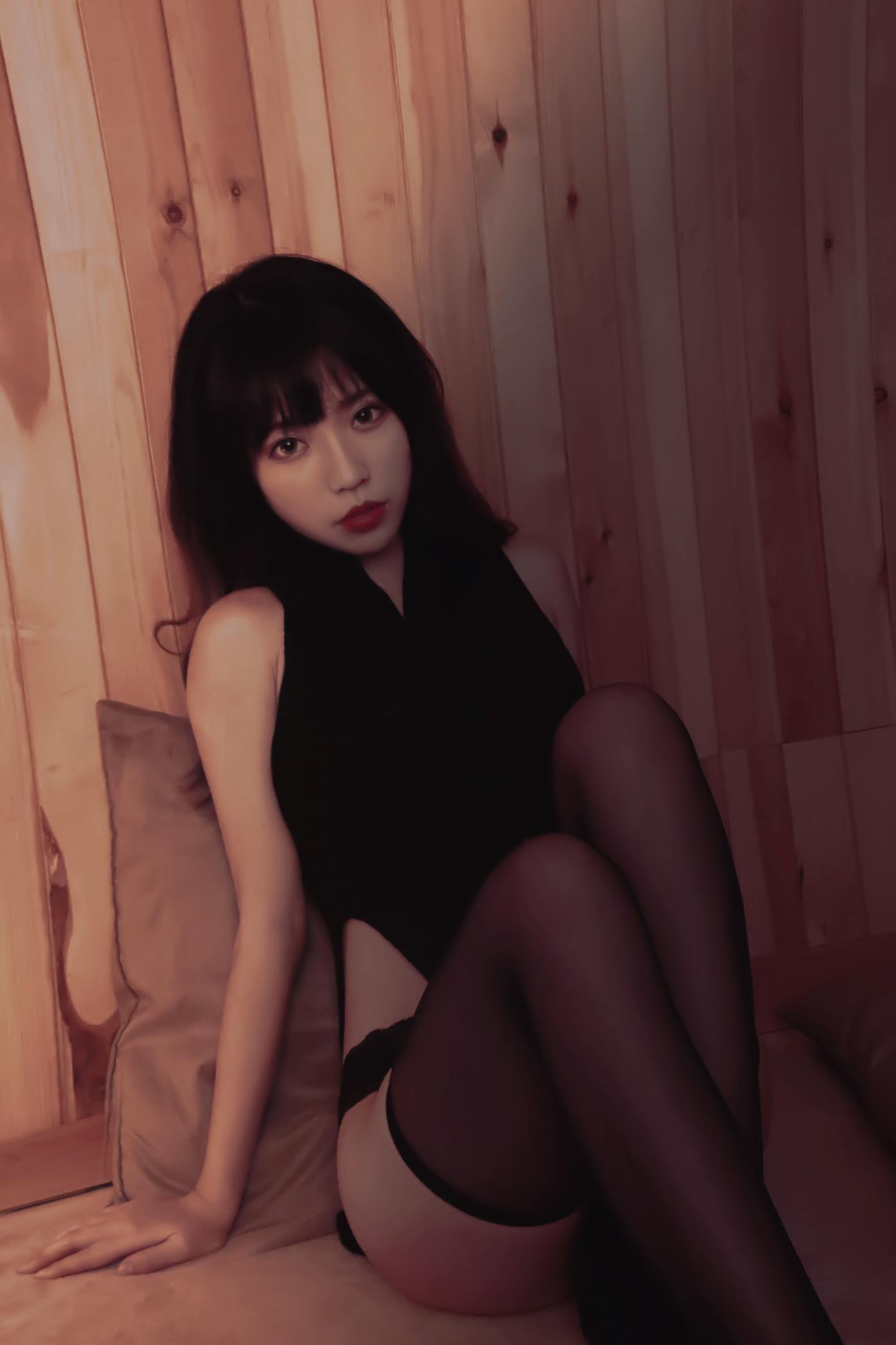 白易子教主 - 高叉毛衣[26P/38MB]