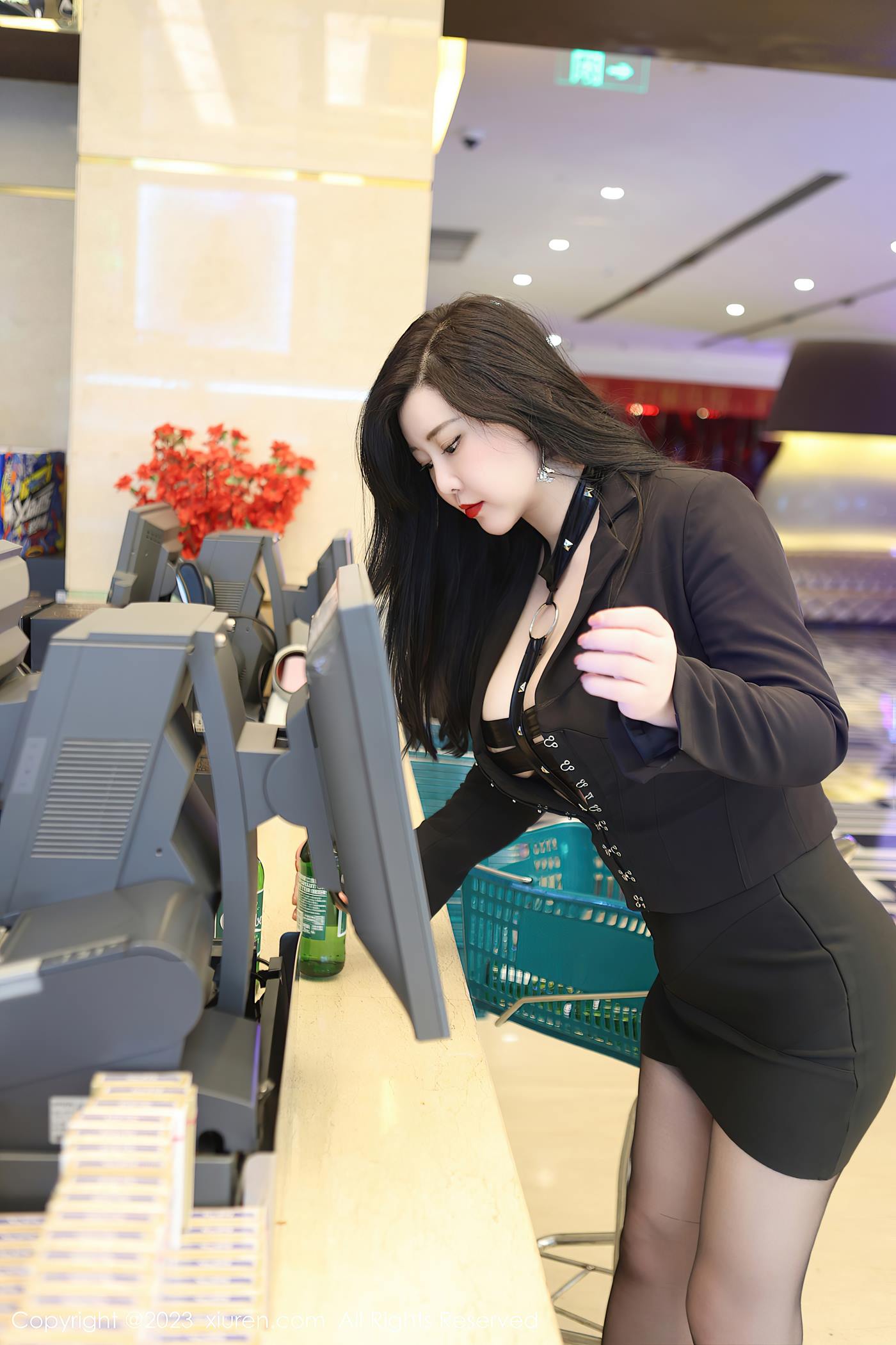 [Xiuren秀人网]2023.05.19 NO.6766 王婉悠Queen[82+1P/825MB]