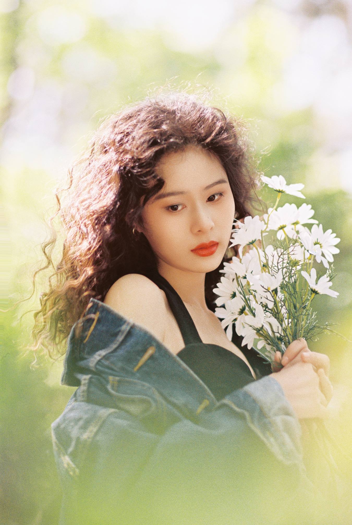 [YITUU艺图语] 2022.05.17 港风胶片 sisi [24P/336MB]