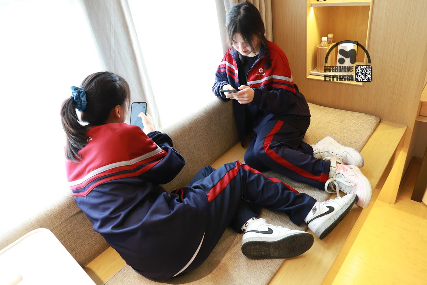 [誉铭传媒]袜足摄影 2020年《06.18 专享作品1》[90P/691MB]