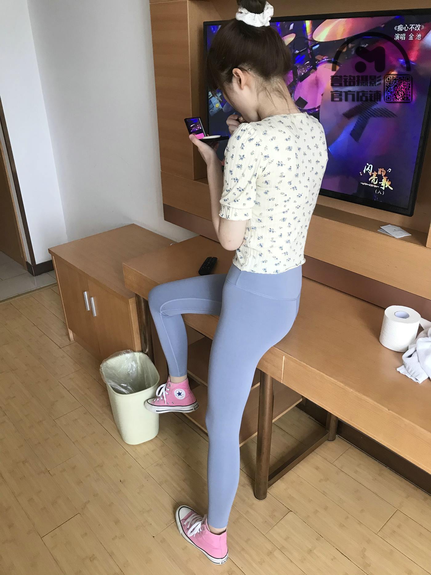 [誉铭传媒]袜足摄影 2020年《07月 幕后作品》[16P2/1V/988MB]