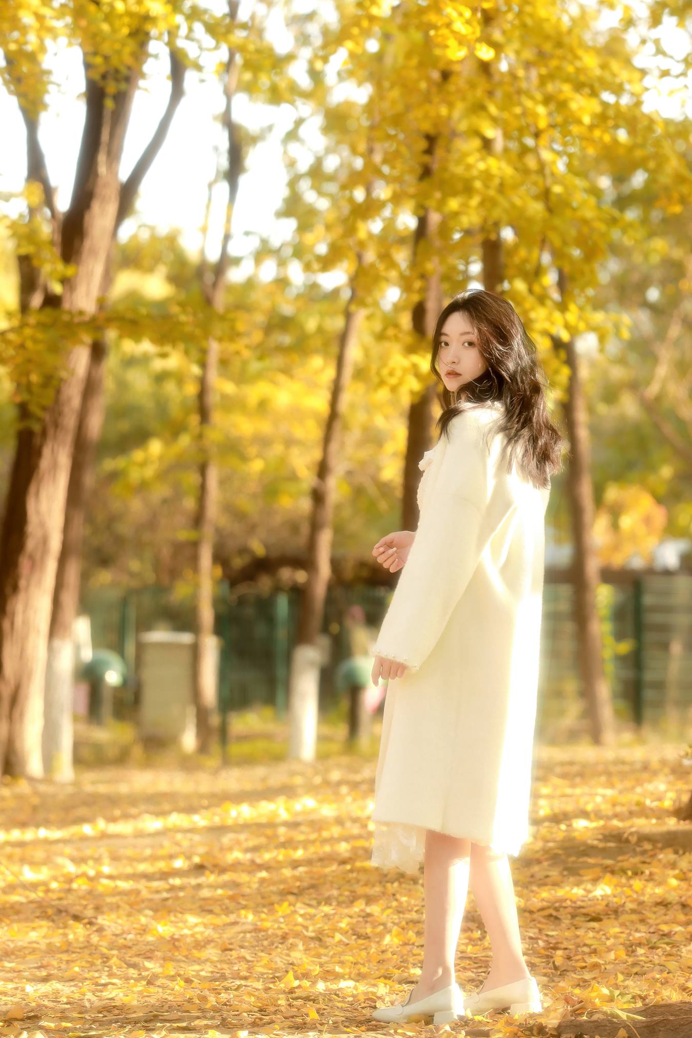 [YITUU艺图语] 2022.05.16 秋末一瞥 林林 [20P/113MB]