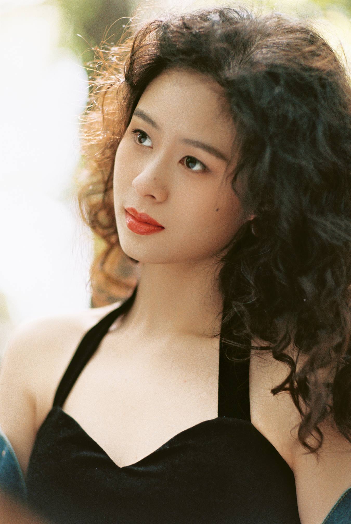 [YITUU艺图语] 2022.05.17 港风胶片 sisi [24P/336MB]