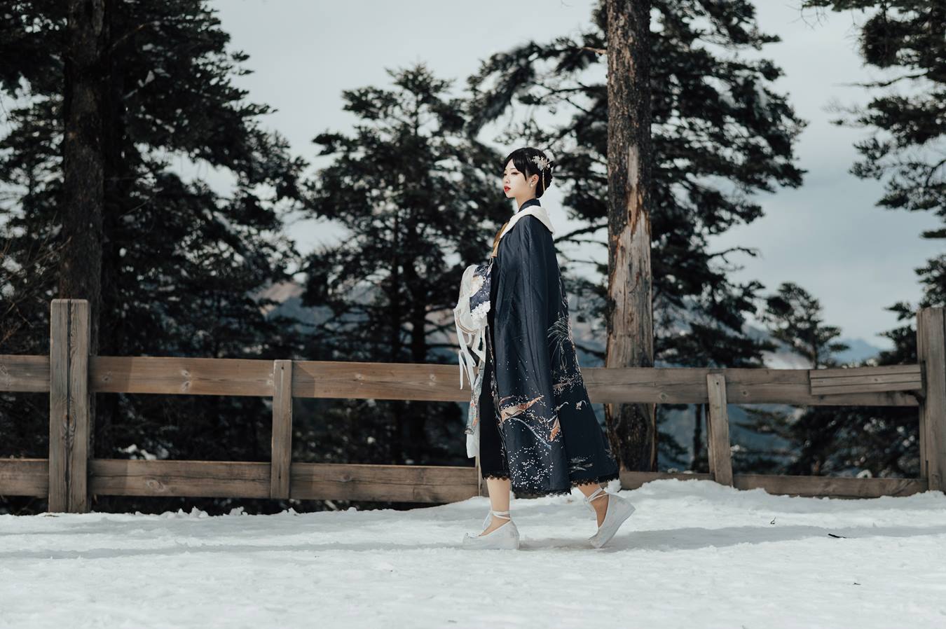 [YITUU艺图语] 2022.05.18 南山雪 池子 [22P/191MB]