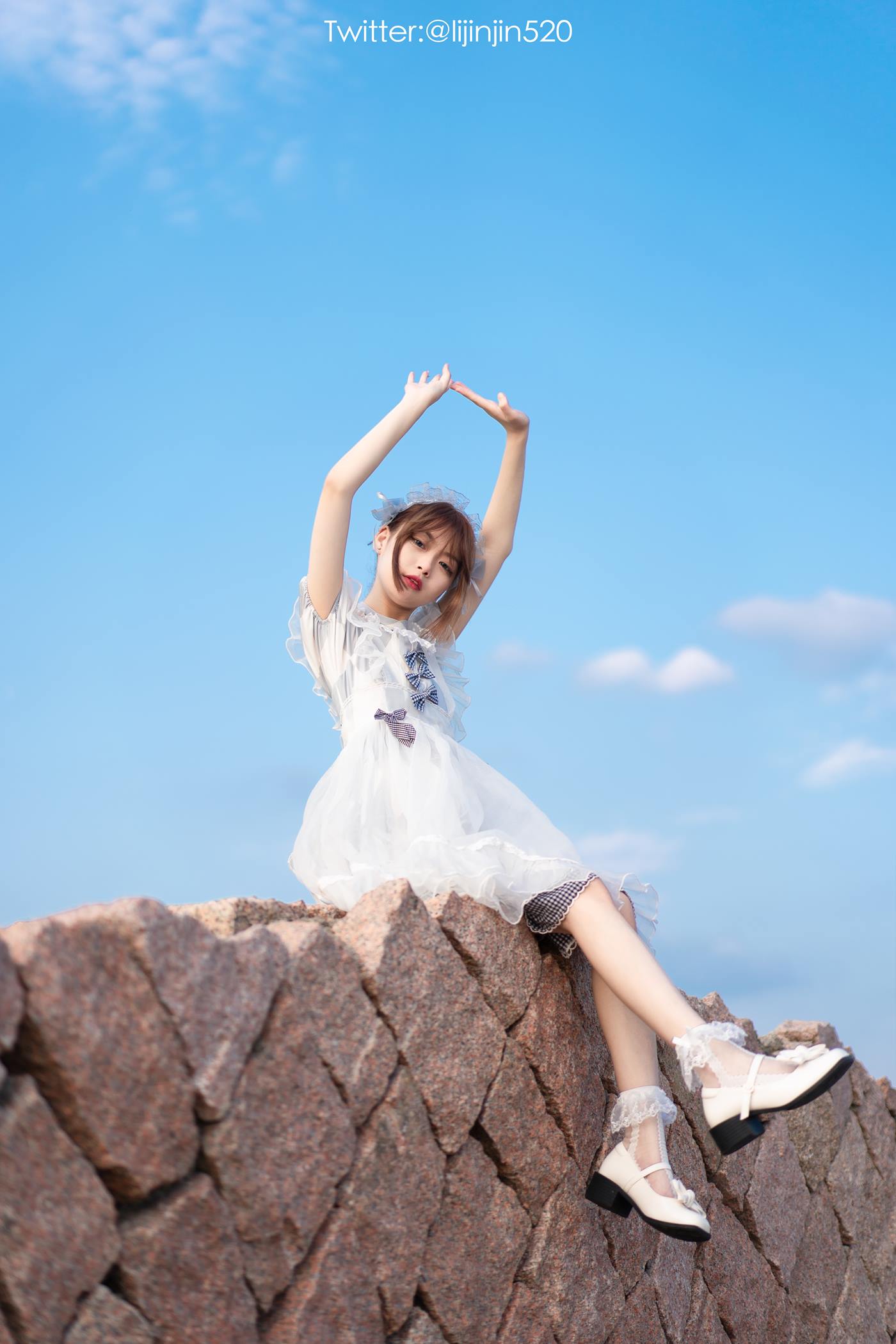 梨瑾瑾  草地[22P/267MB]