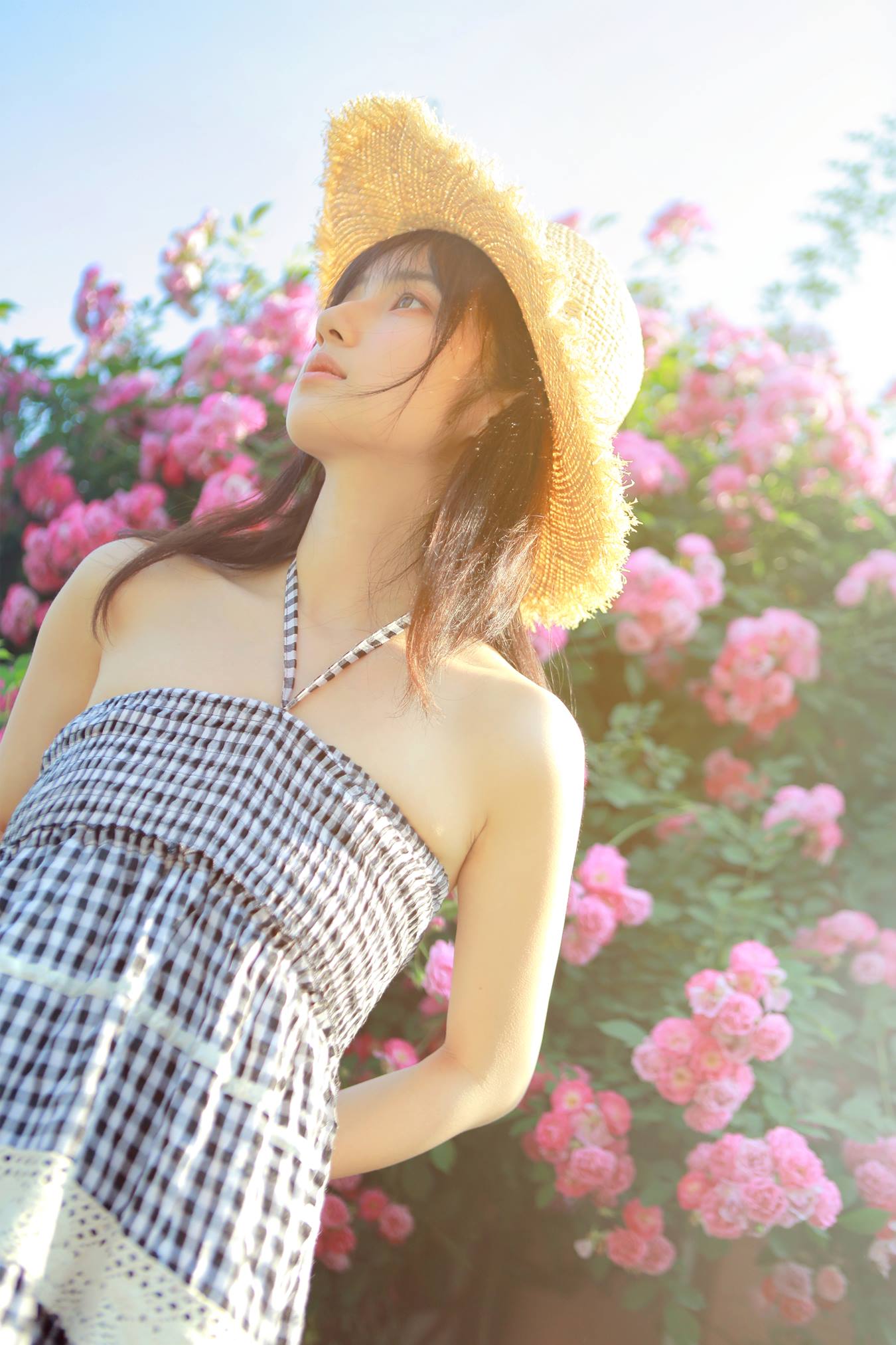 [YITUU艺图语] 2022.05.18 蔷薇迟开 月半了吧 [28P/268MB]