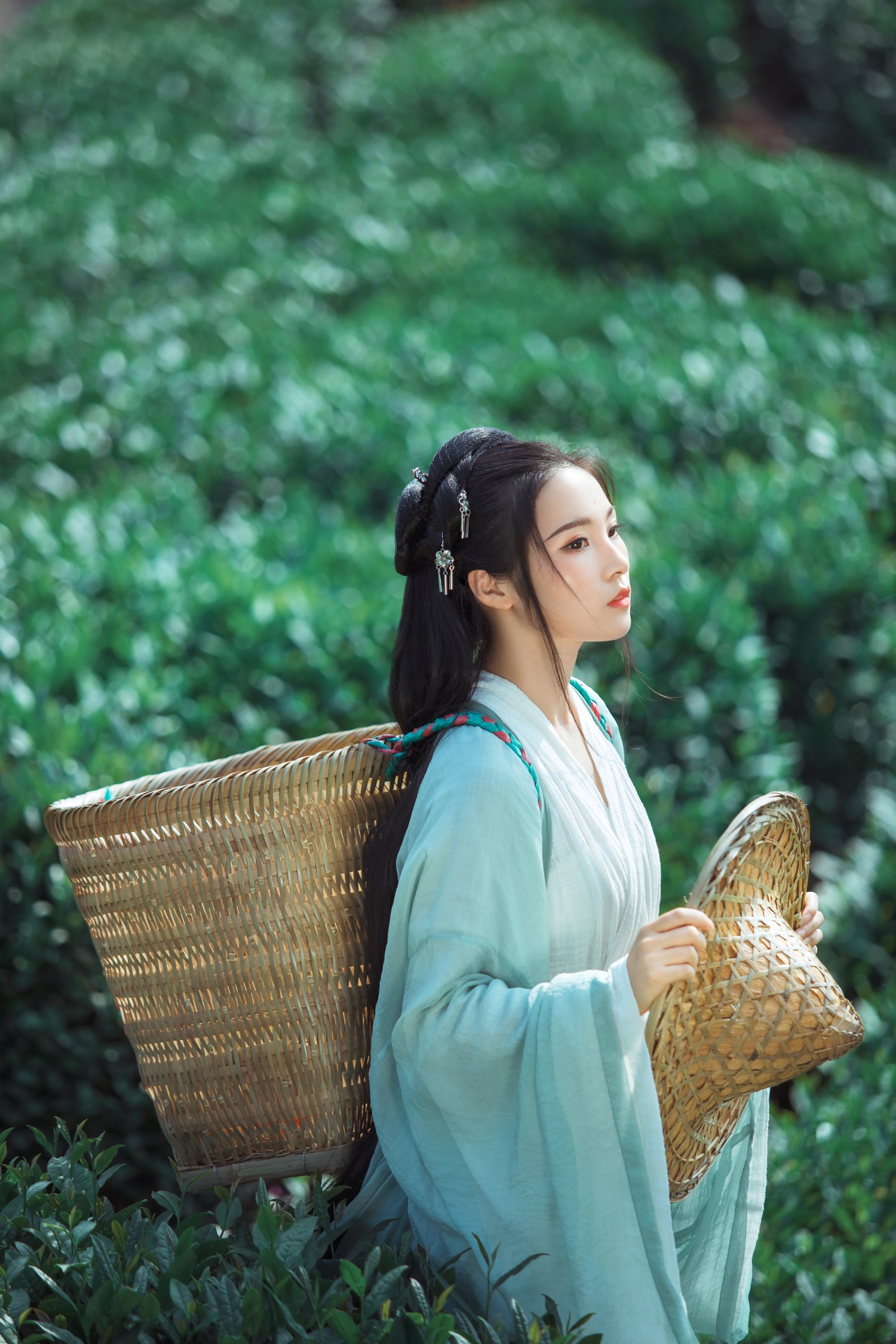 [YITUYU艺图语] 2022.05.26 茶山 一个白鹿 [32P/805MB]