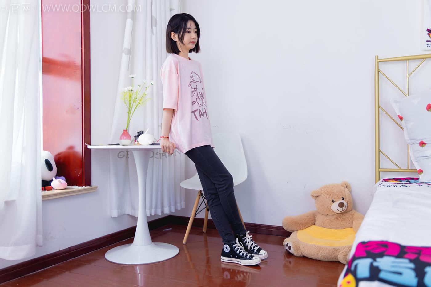 物恋传媒 NO.1550 缓缓-炎炎夏日[150P/1V/4.38GB]