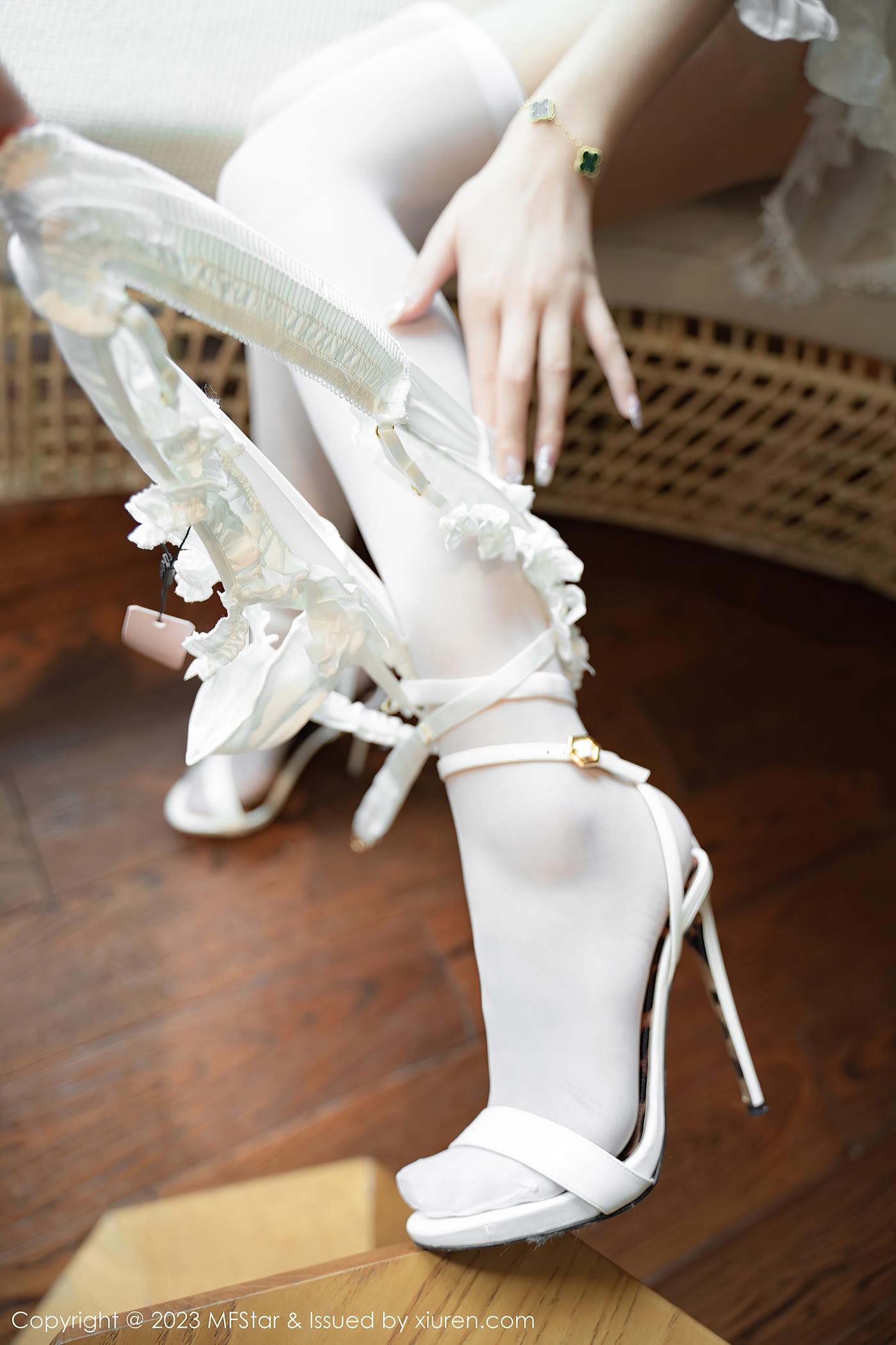 [MFStar模范学院] 2023.04.24 VOL.613 杨可可coco 丝袜美腿[63P/632MB]