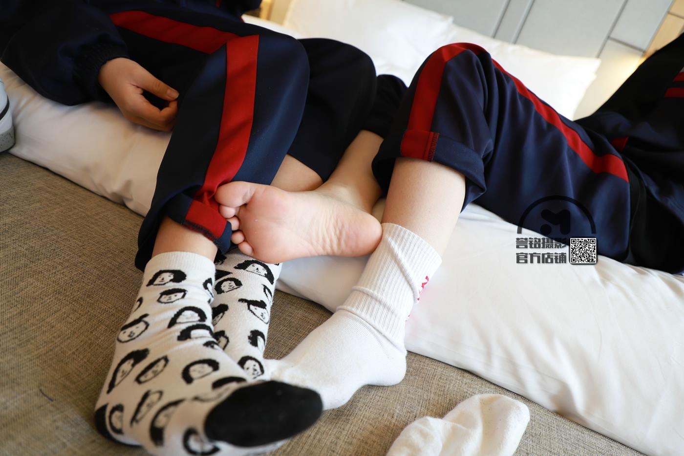 [誉铭传媒]袜足摄影 2020年《06.18 专享作品1》[90P/691MB]