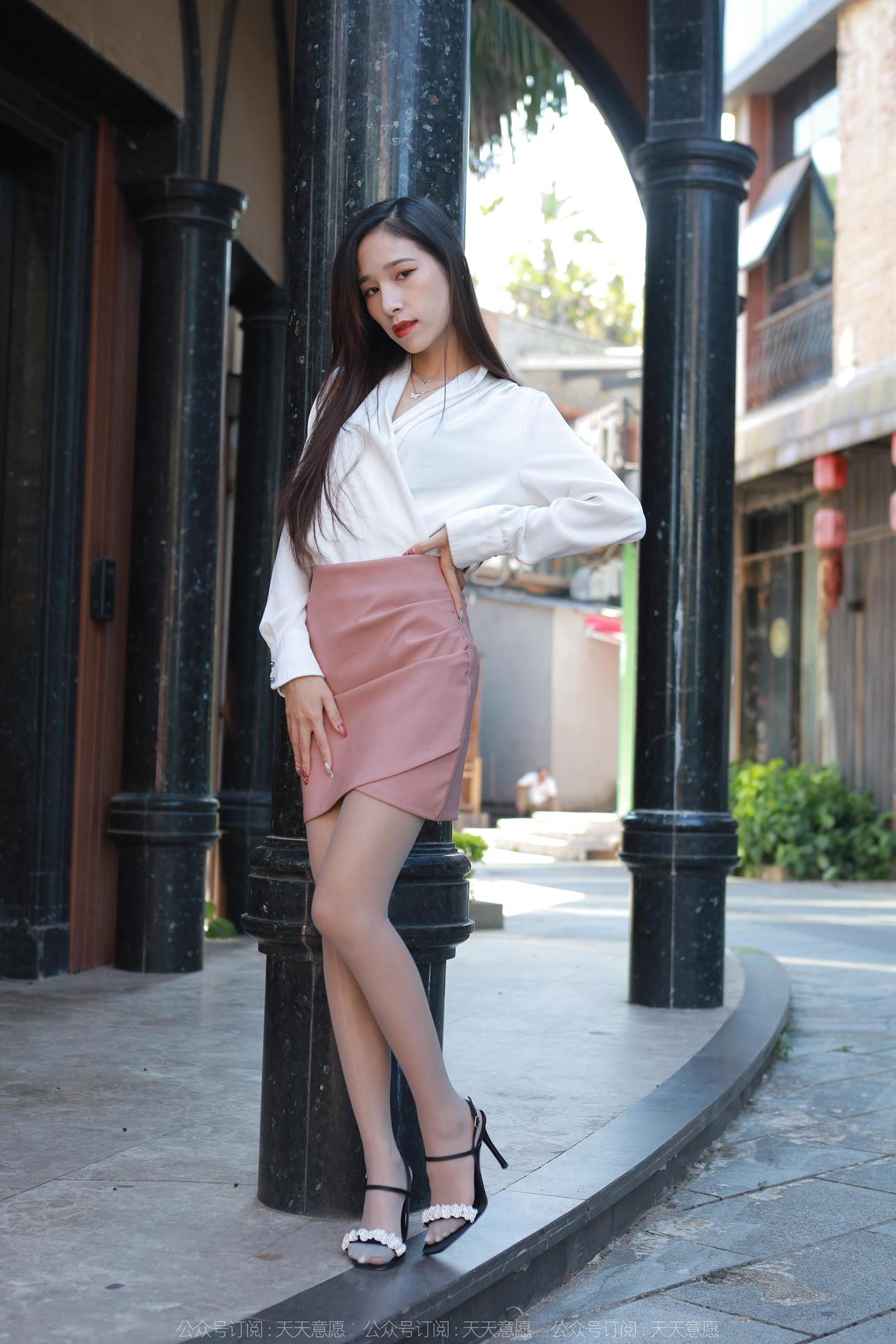 [IESS异思趣向] 2022.10.27 丝享家1250：美子《街角的爱人》[88P/92MB]