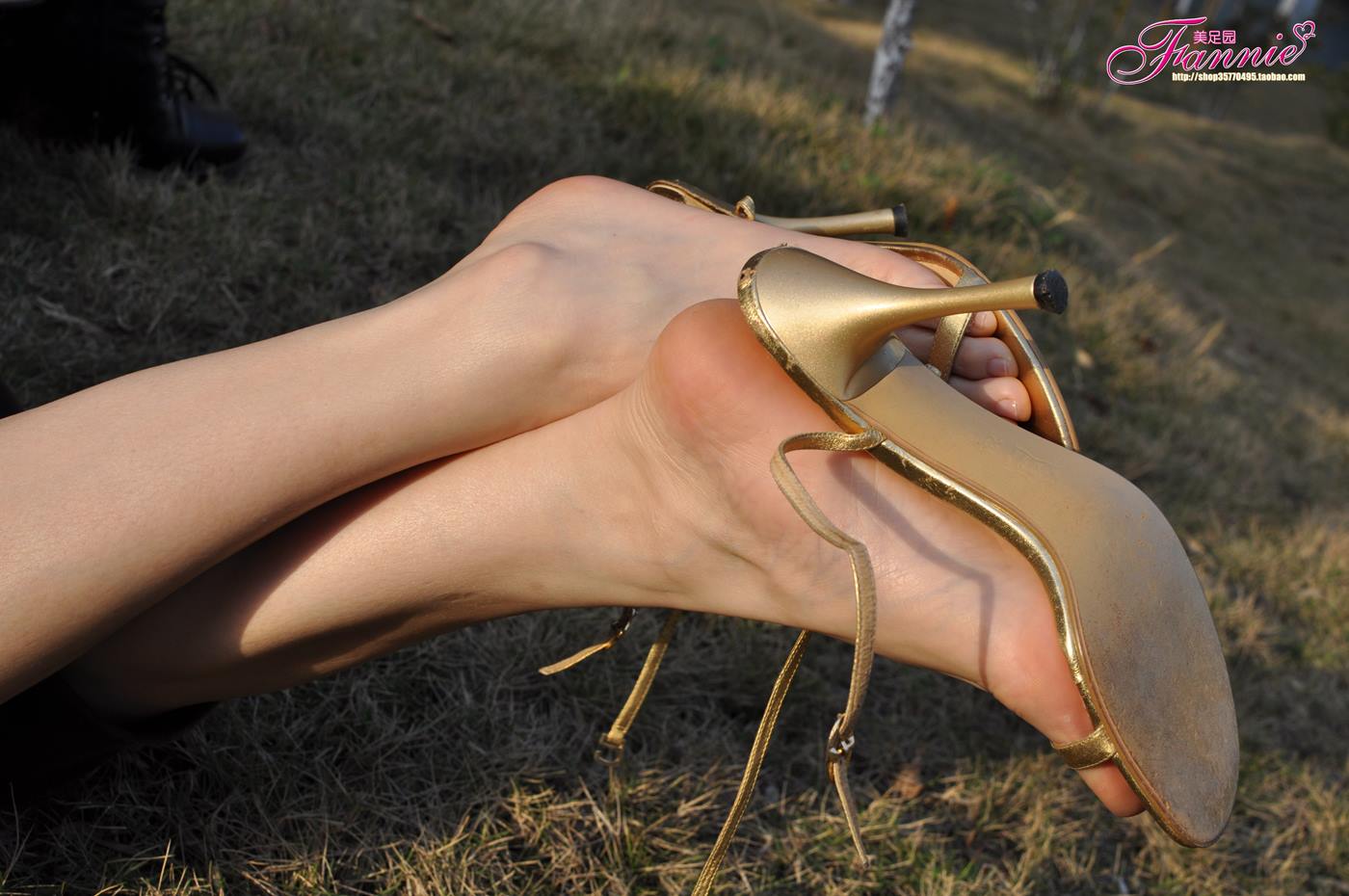 Fannie芬妮每足园 No.084 触摸阳光9 [51P/146MB]