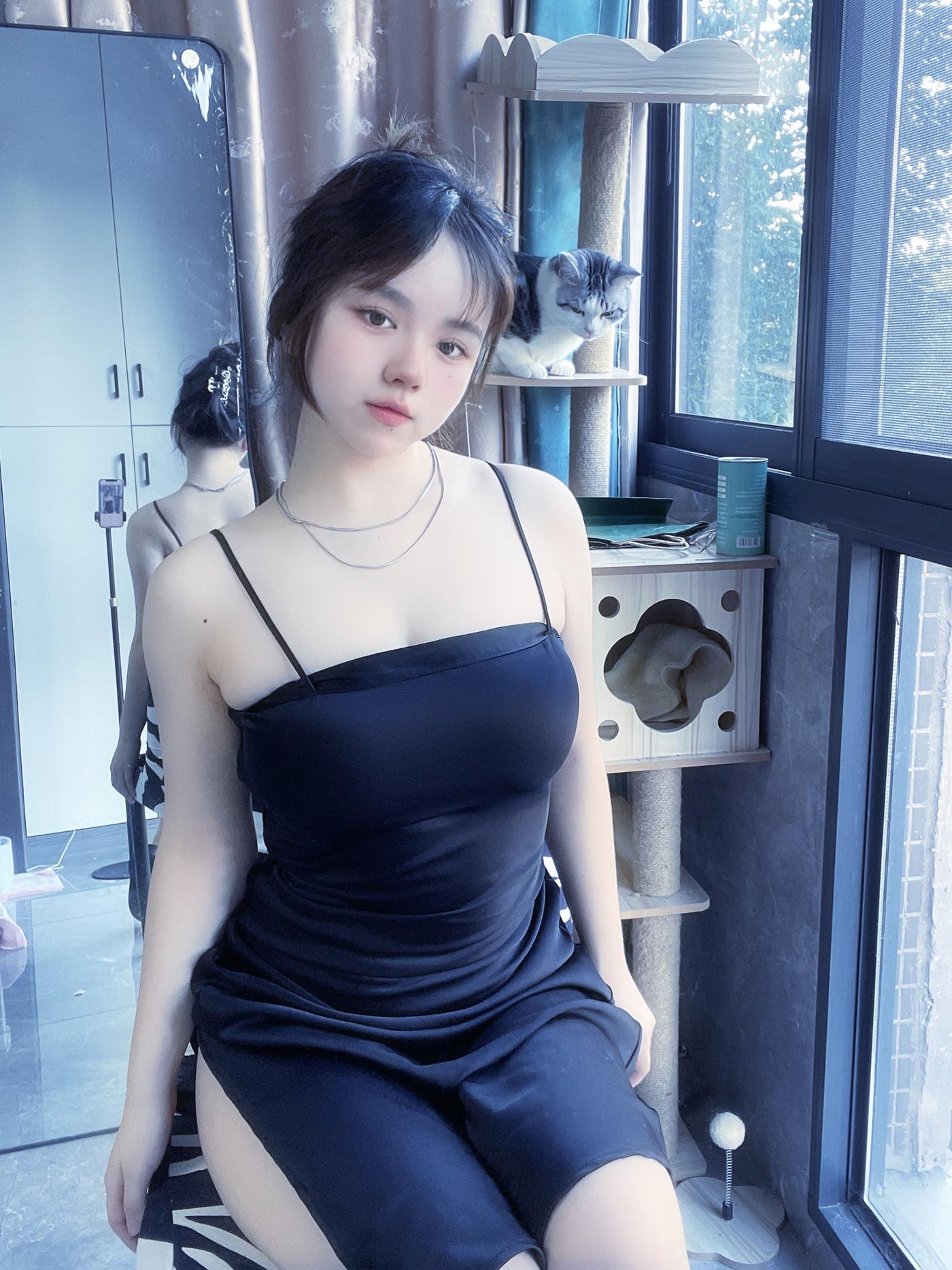 葱油饼 - 黑色绸缎裙[13P/47MB]