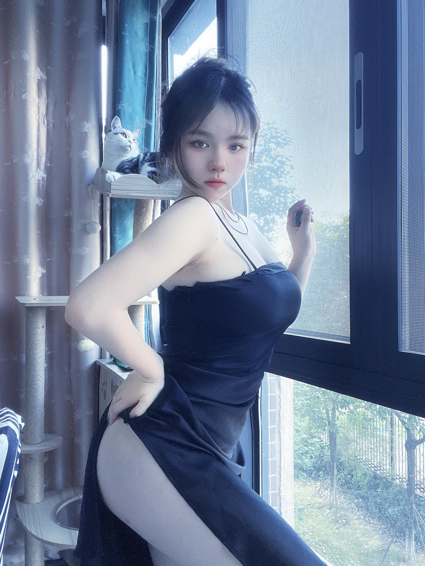 葱油饼 - 黑色绸缎裙[13P/47MB]