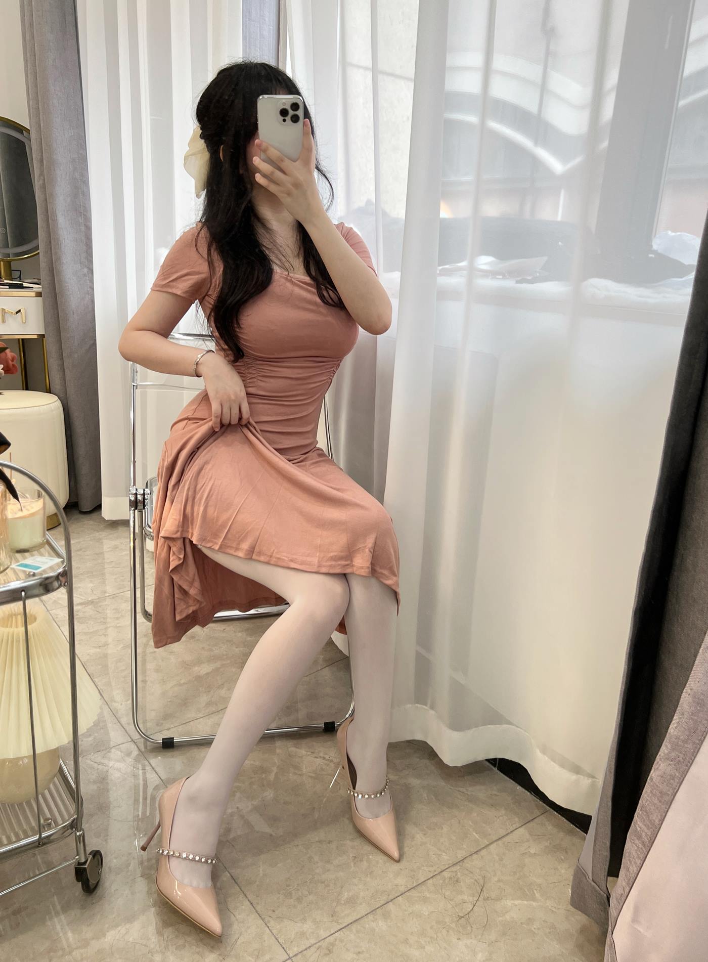 蜜桃少女是依酱呀 - 人妻[31P/4V/197MB]