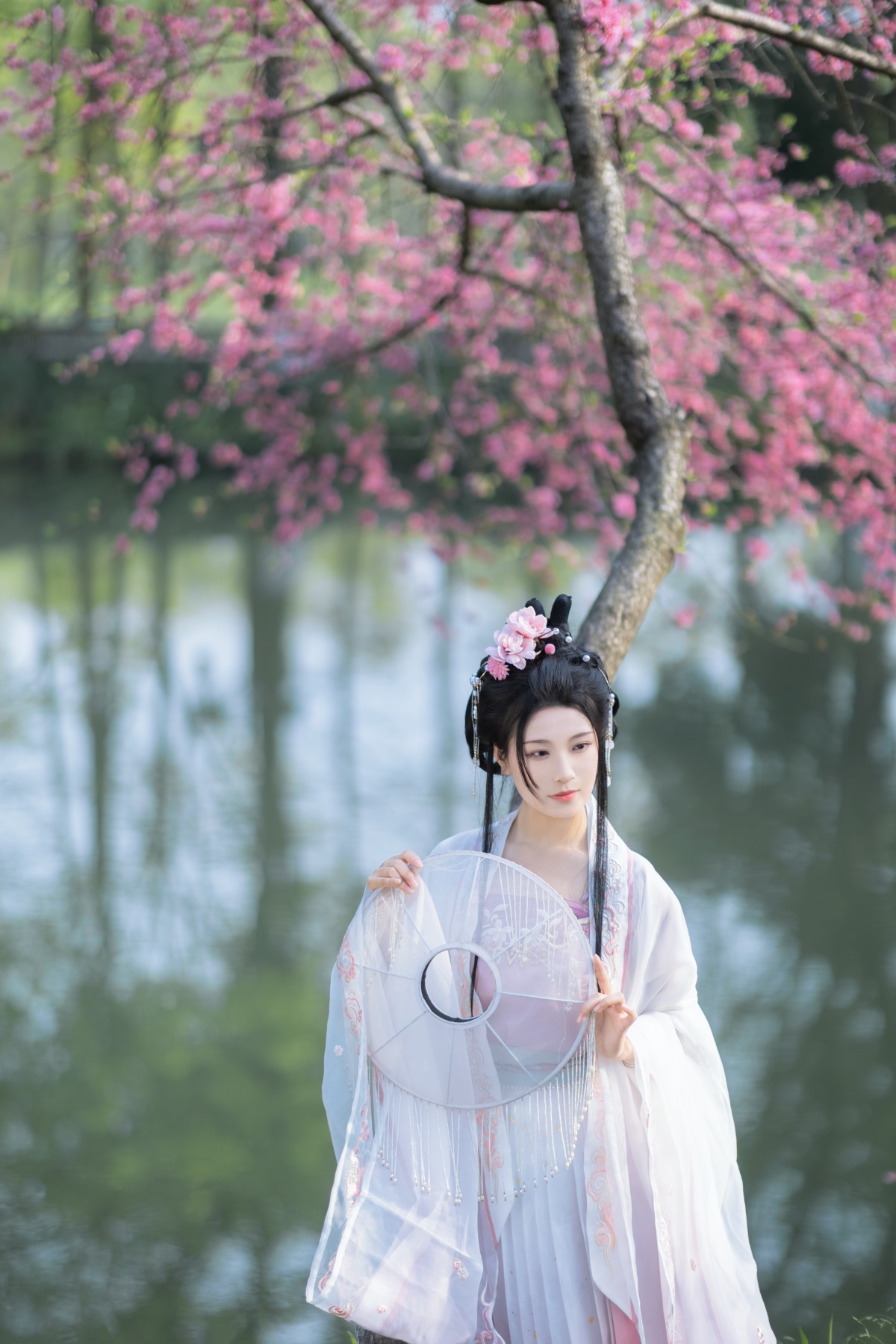 [YITUYU艺图语] 2022.06.04 花间 阿銧 [34P/266MB]