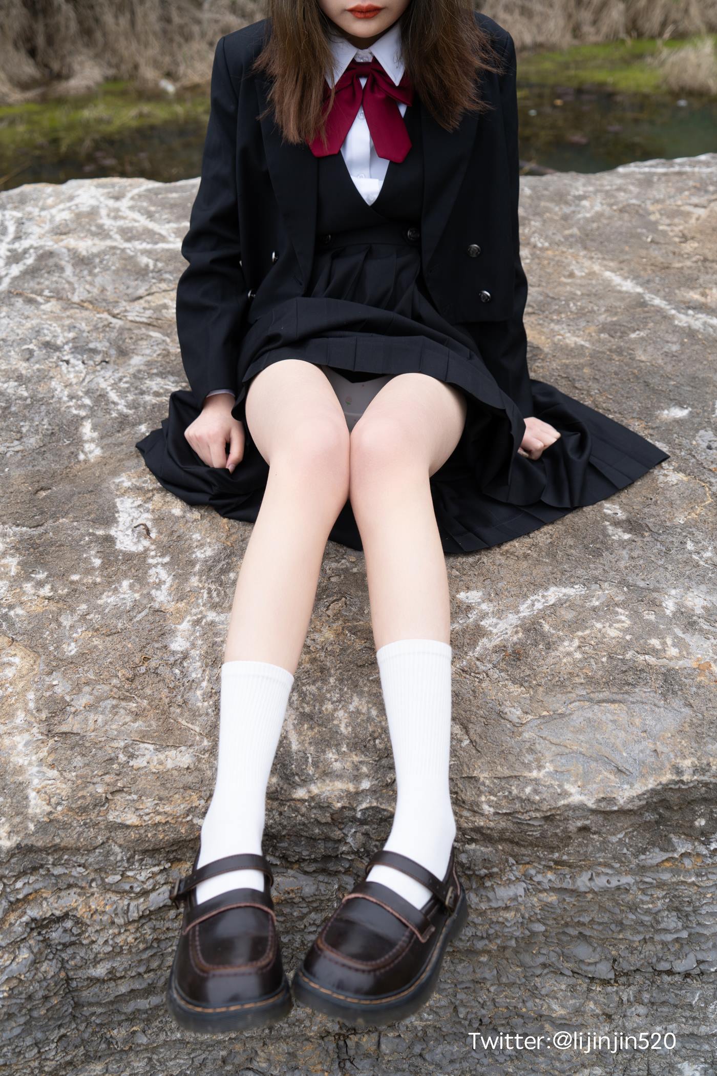 梨瑾瑾 - 户外黑长服[20P/263MB]