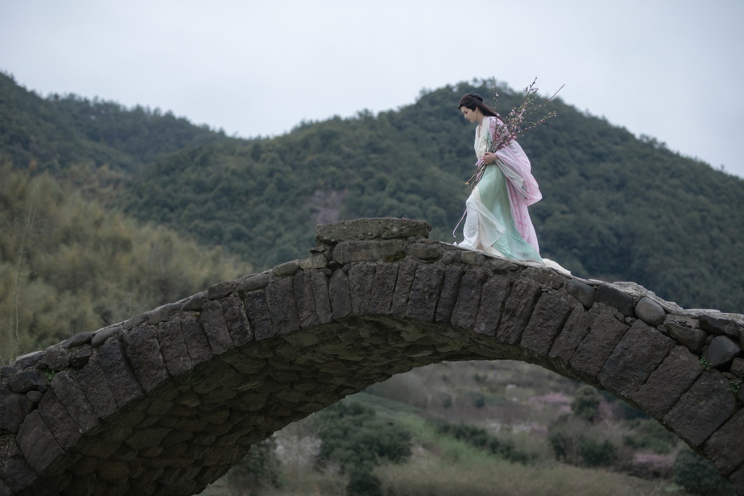 [YITUYU艺图语] 2022.06.01 桃花仙人 李宇轩Yashon [23P/356MB]