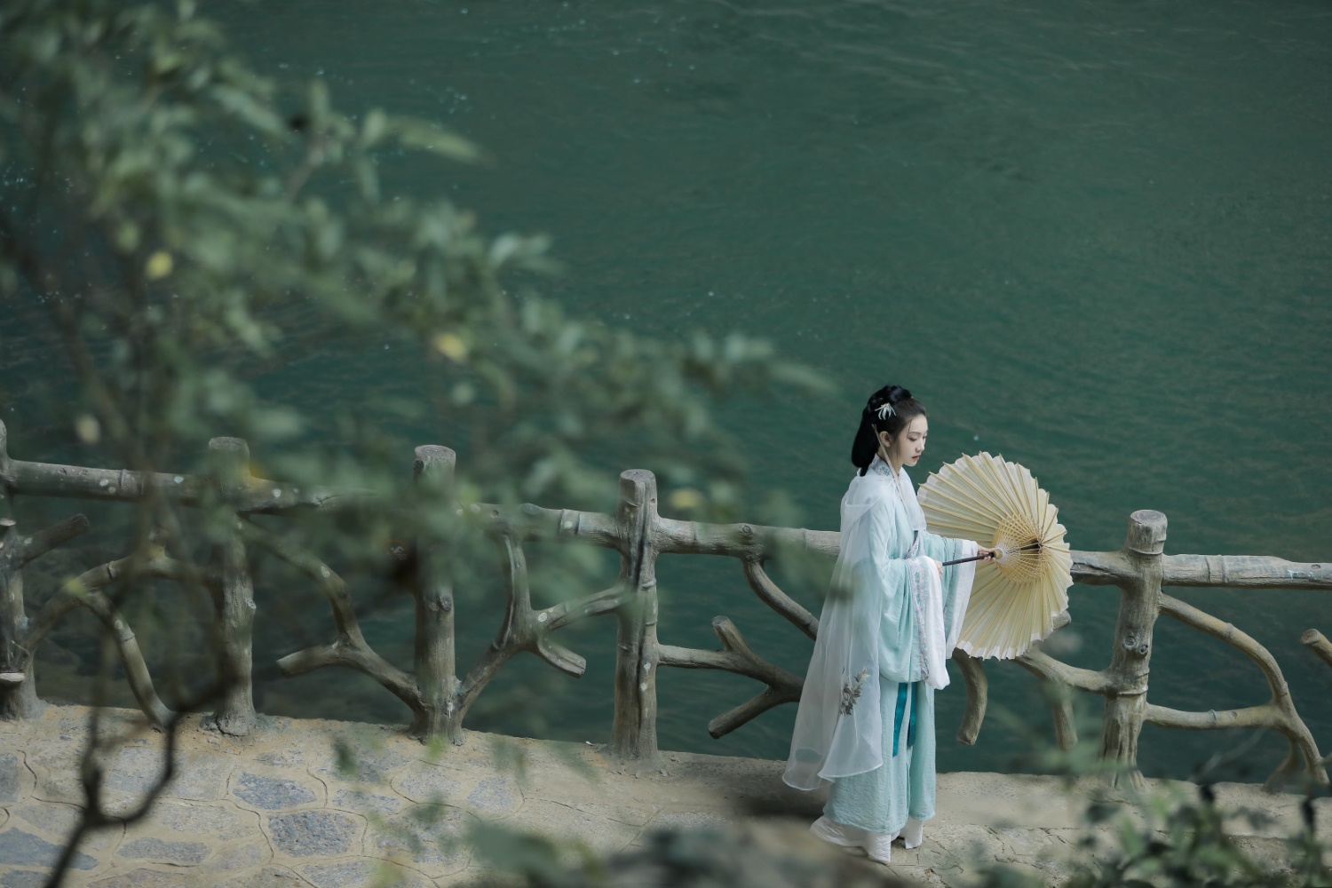 [YITUYU艺图语] 2022.05.27 浮生若梦 芝芝琪 [23P/390MB]
