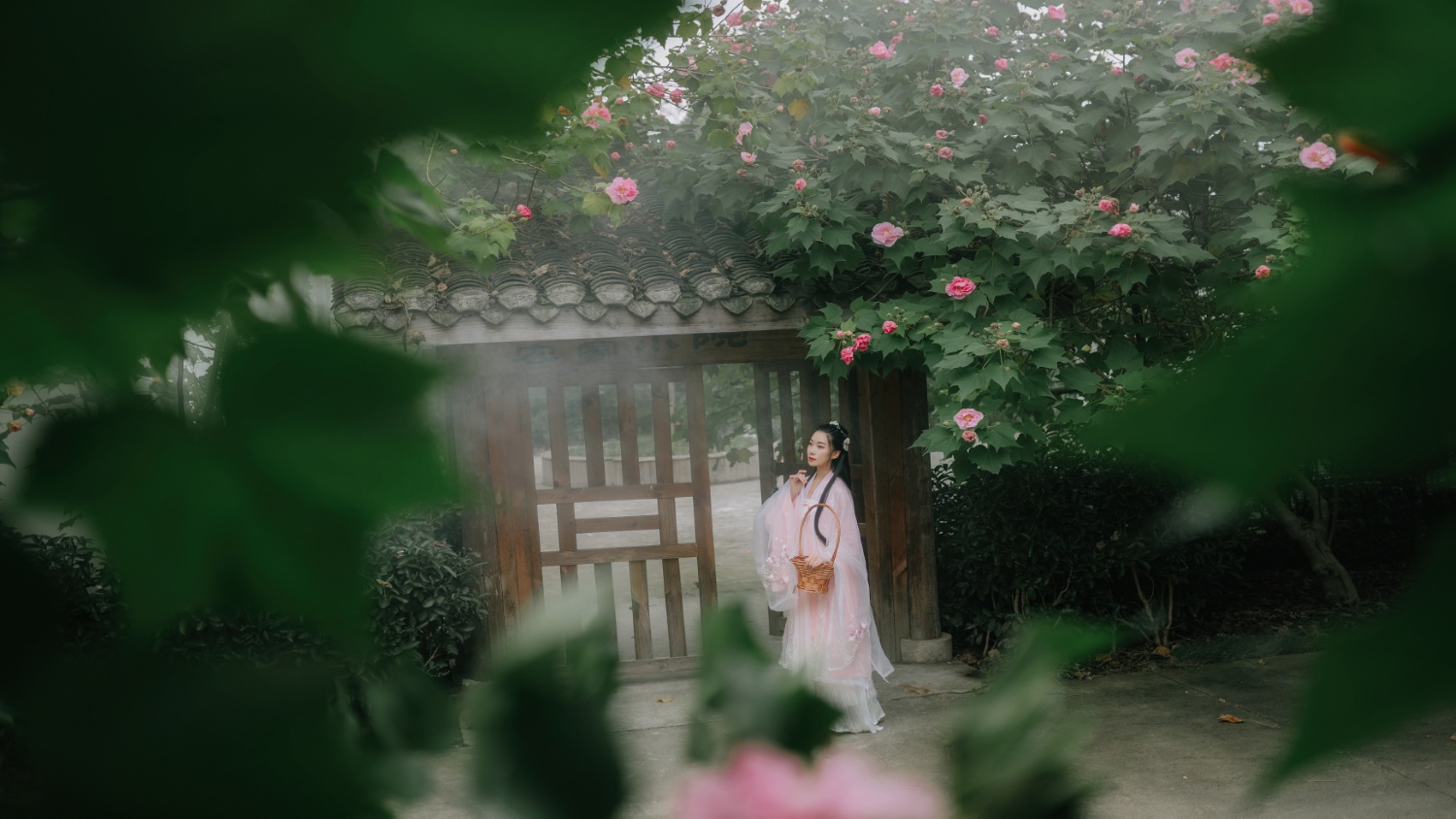 [YITUYU艺图语] 2022.05.31 粉蝶 木景抒 [22P/339MB]