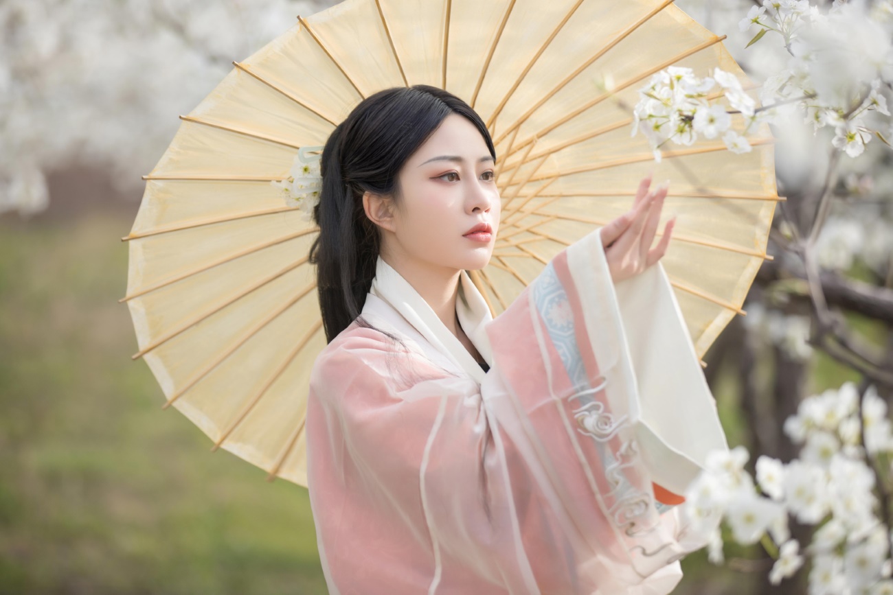 [YITUYU艺图语] 2022.06.01 香寒未逐风 鹿哥 [24P/149MB]
