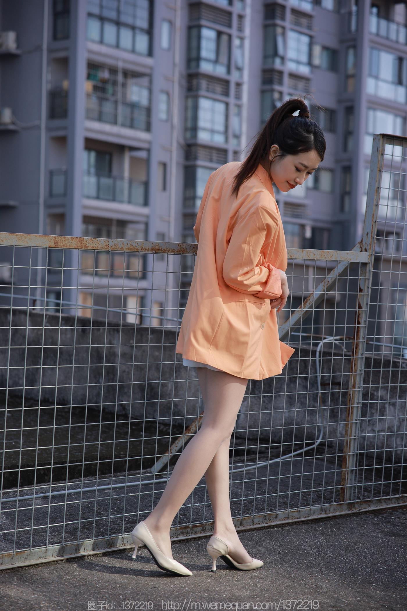[IESS异思趣向] 2022.12.19 丝享家1303：小婕《橙色外套》[88P/83MB]