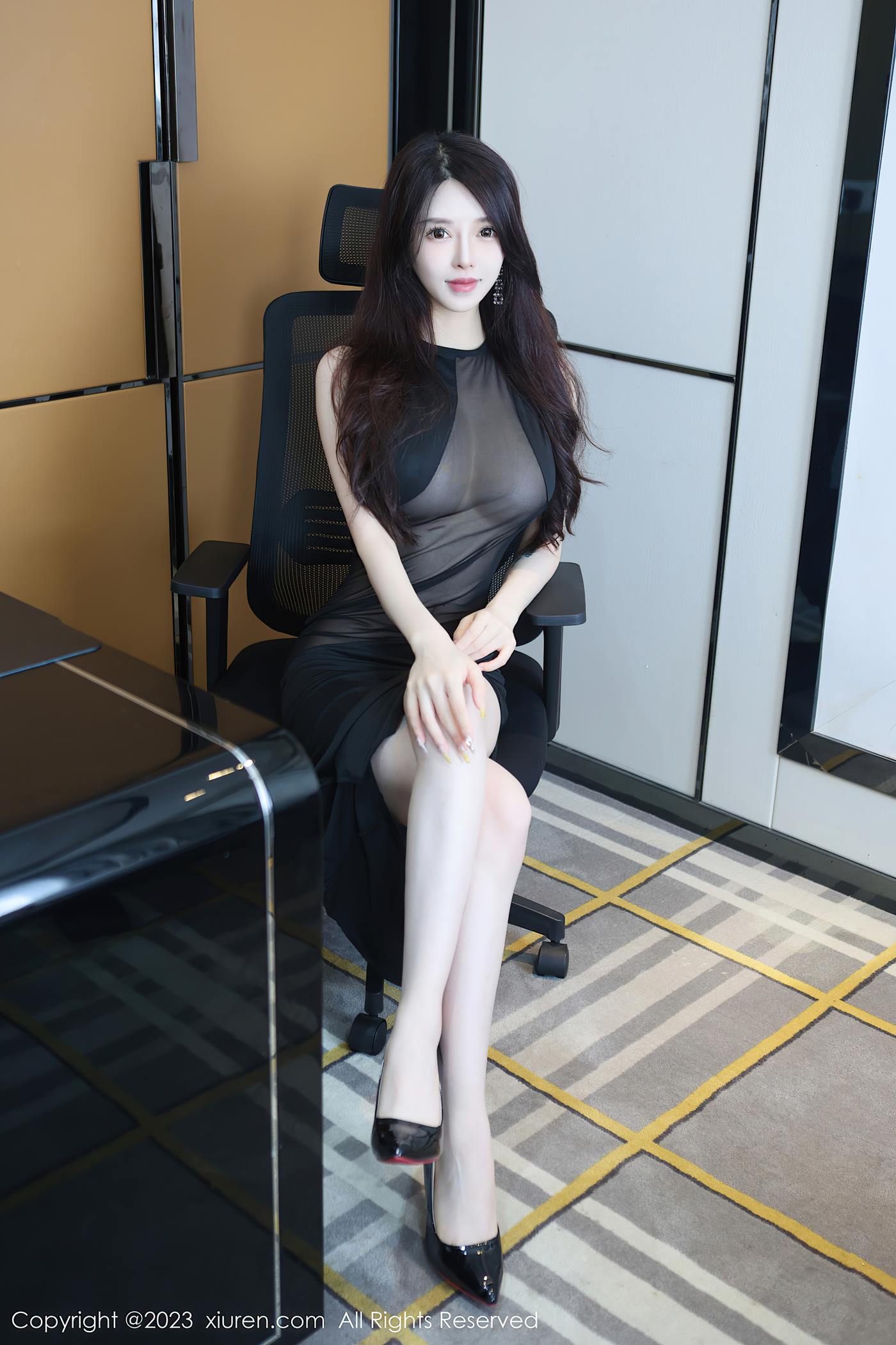 [XiuRen秀人网] 2023.06.19 No.6937 玉兔miki 丝袜美腿[82P/778MB]