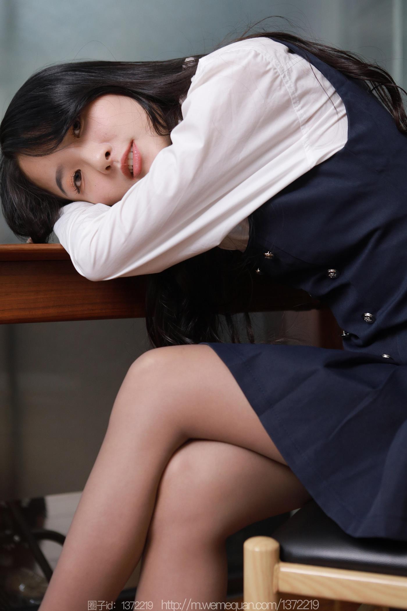 [IESS异思趣向] 2023.01.02 丝享家1317：婉萍《学苑短裙》[79P/78MB]